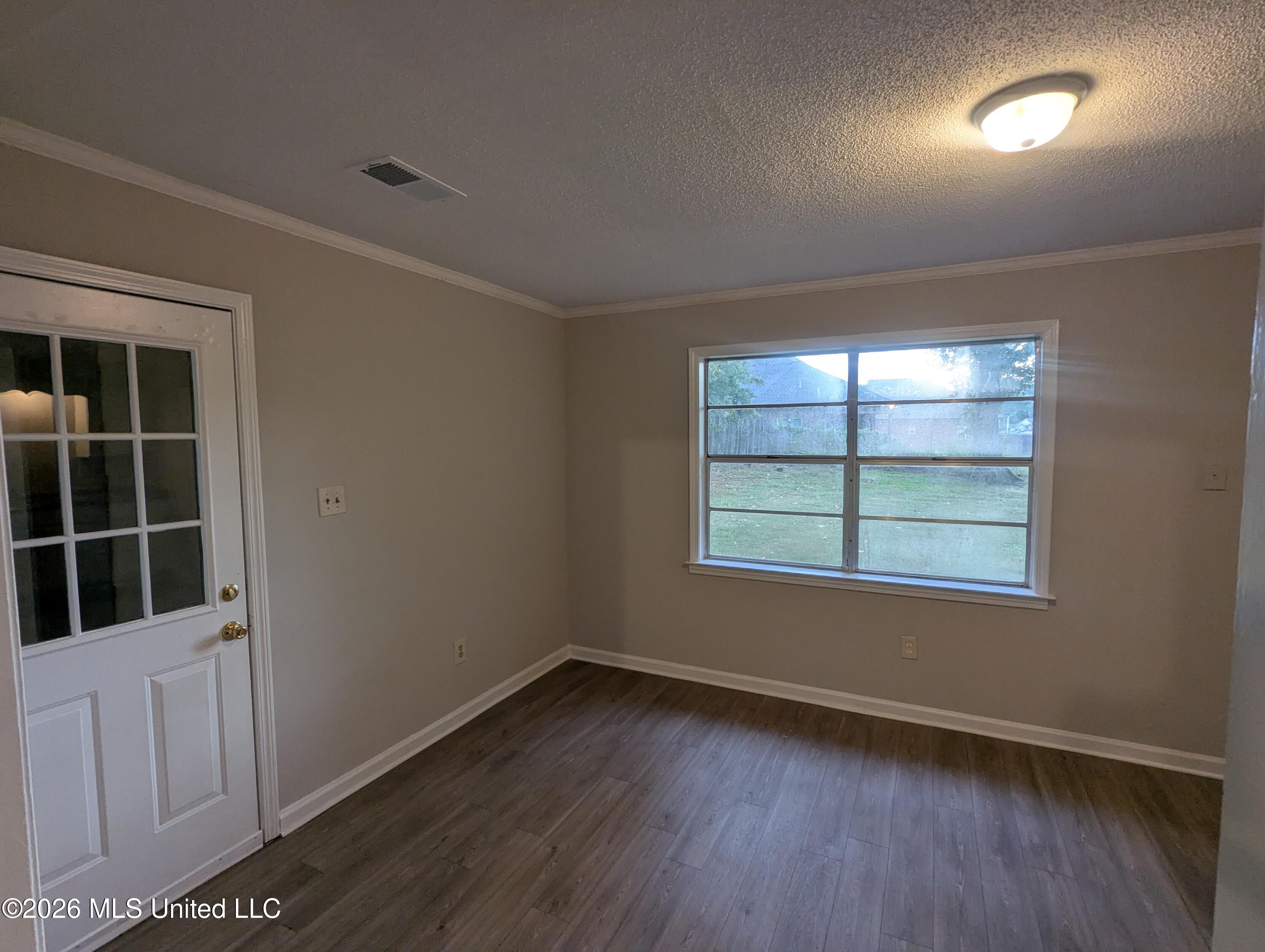 5550 Winterwood Drive Property Photo 6