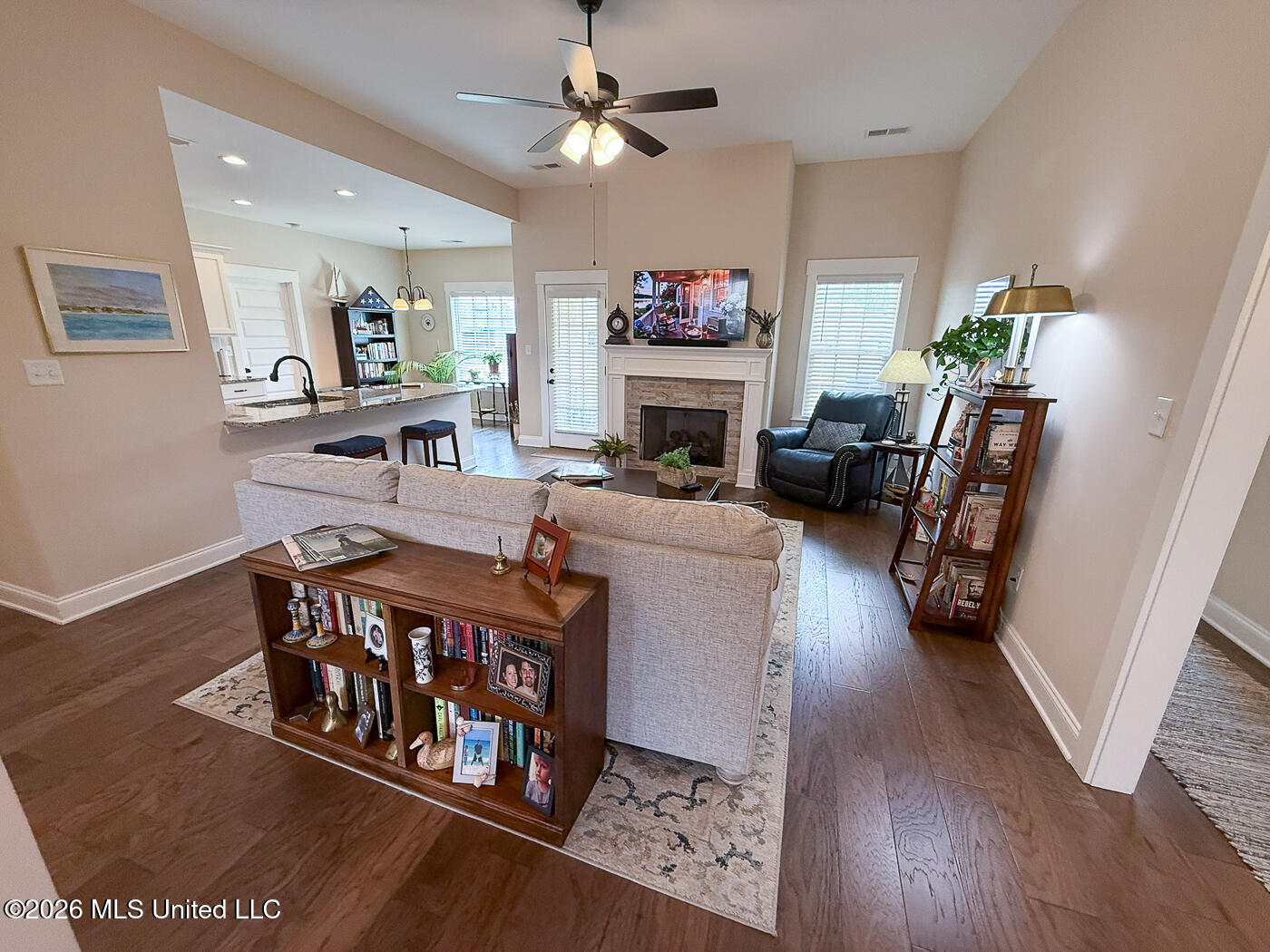 689 Holiday Cove Property Photo 4