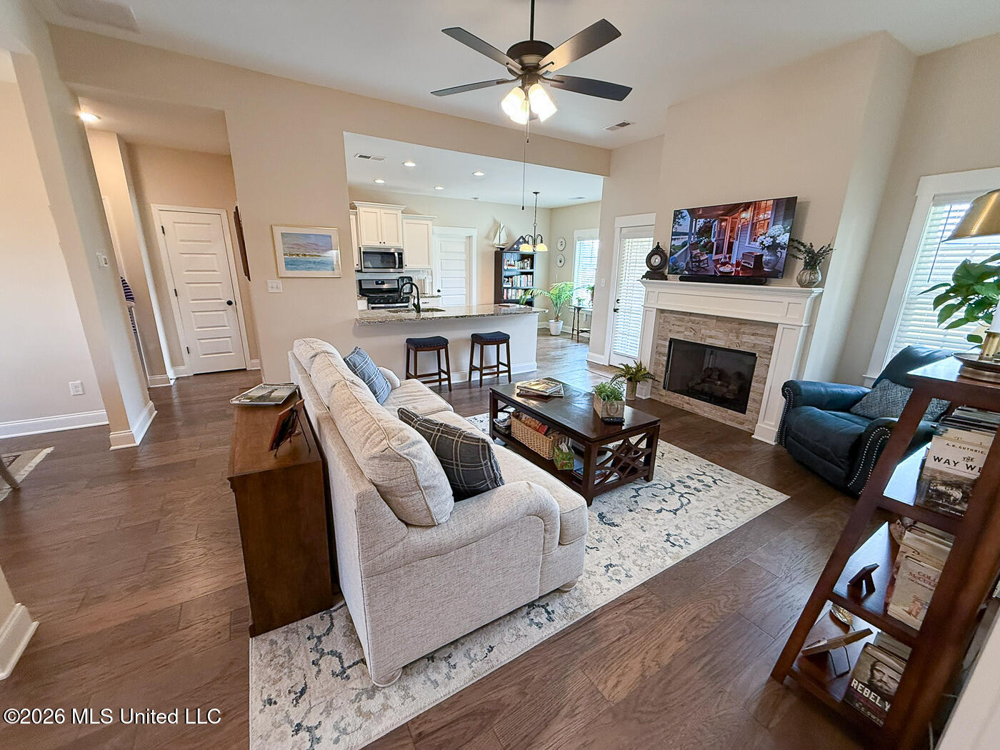 689 Holiday Cove Property Photo 6