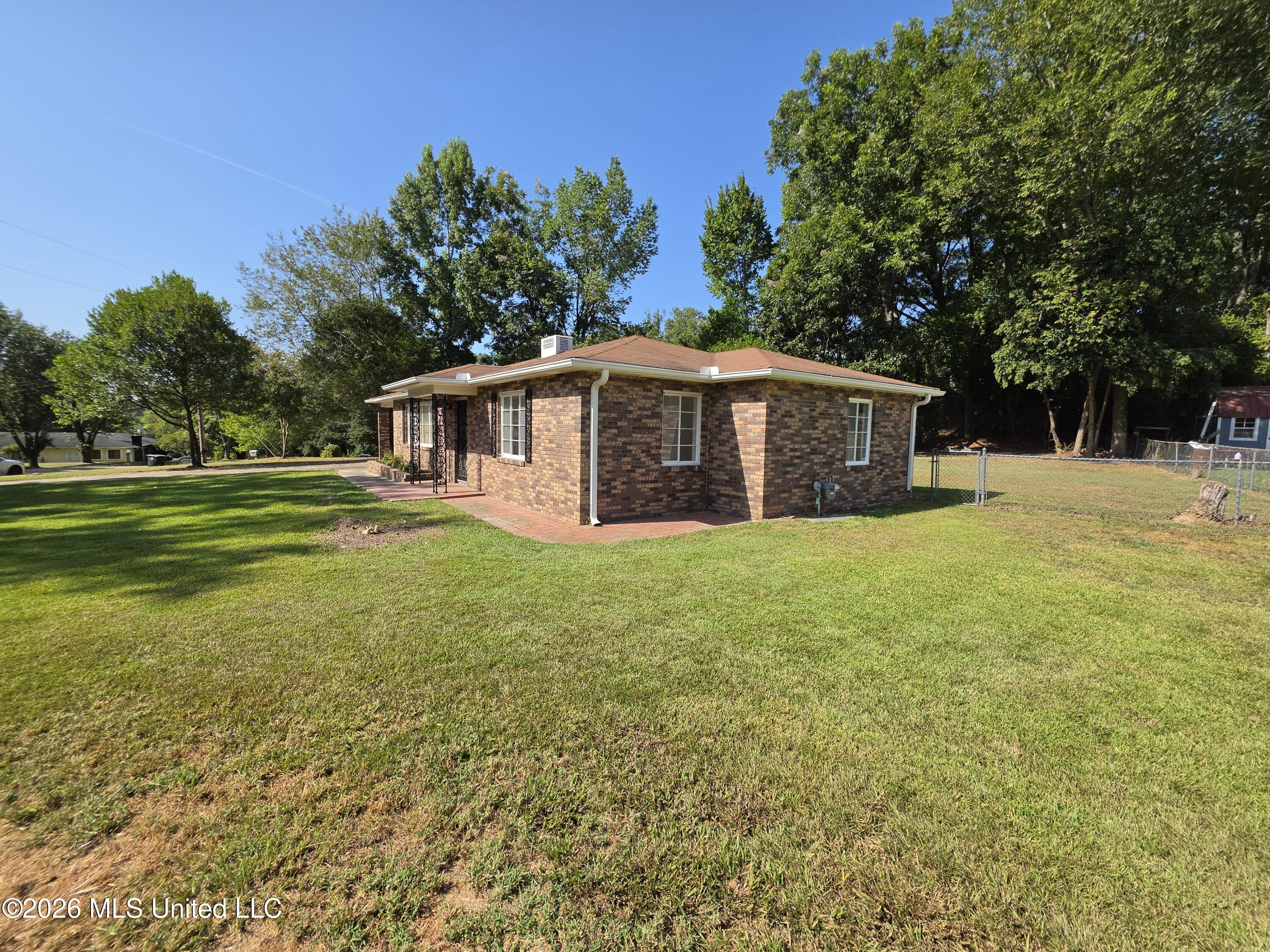 215 Buena Vista Drive Property Photo 3