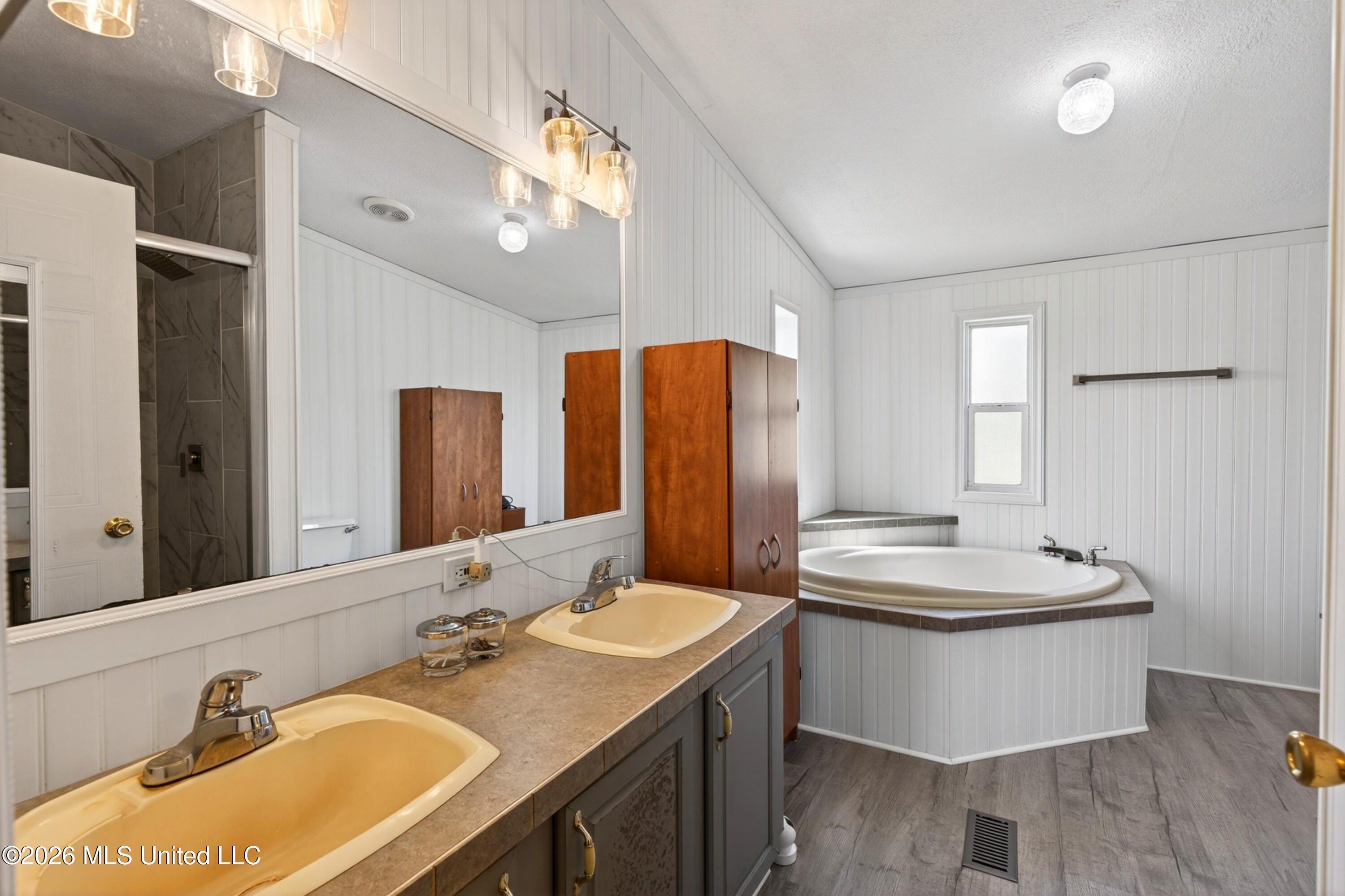 19561 Lennis Cuevas Road Property Photo 32