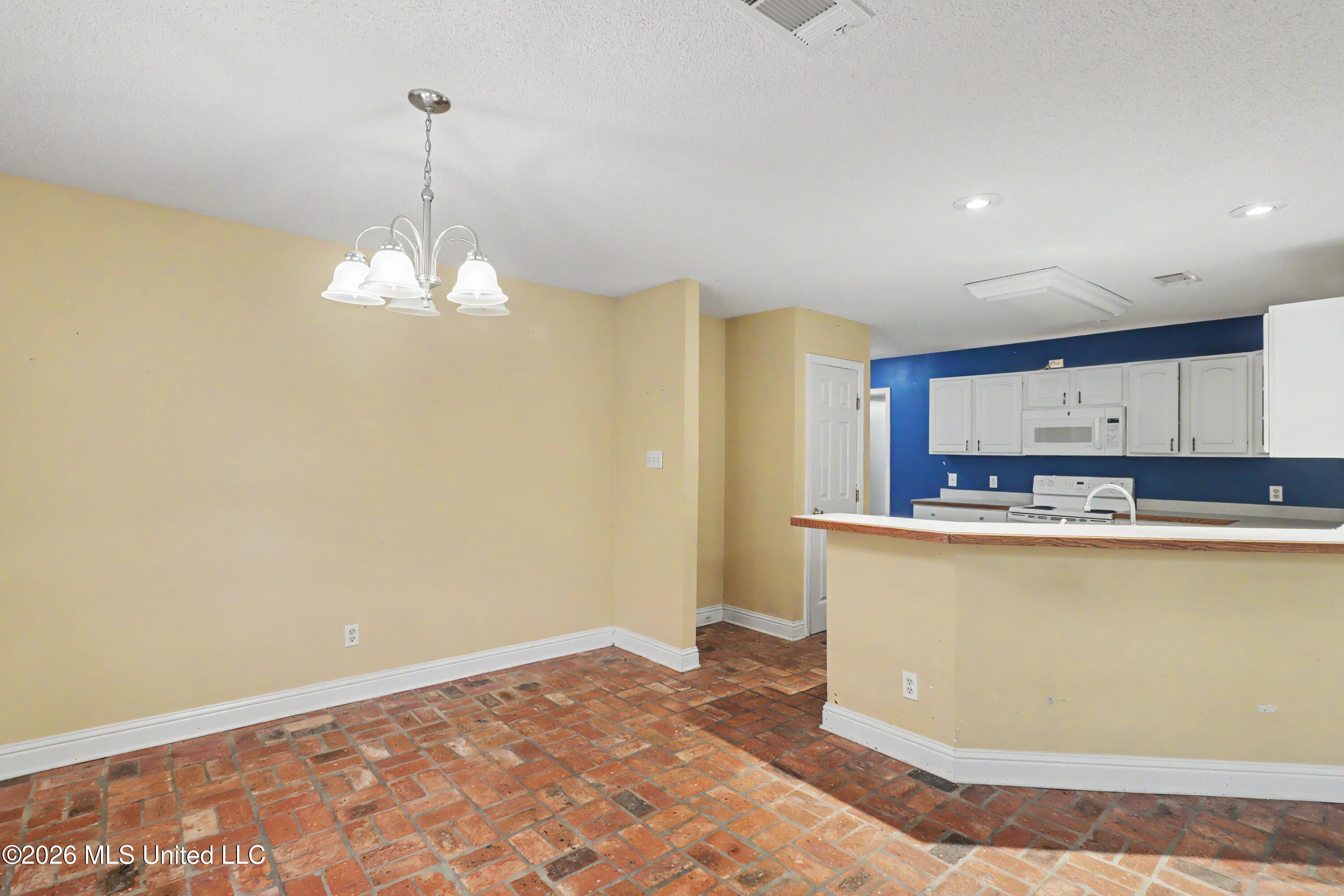 42162 Noma Drive Property Photo 3