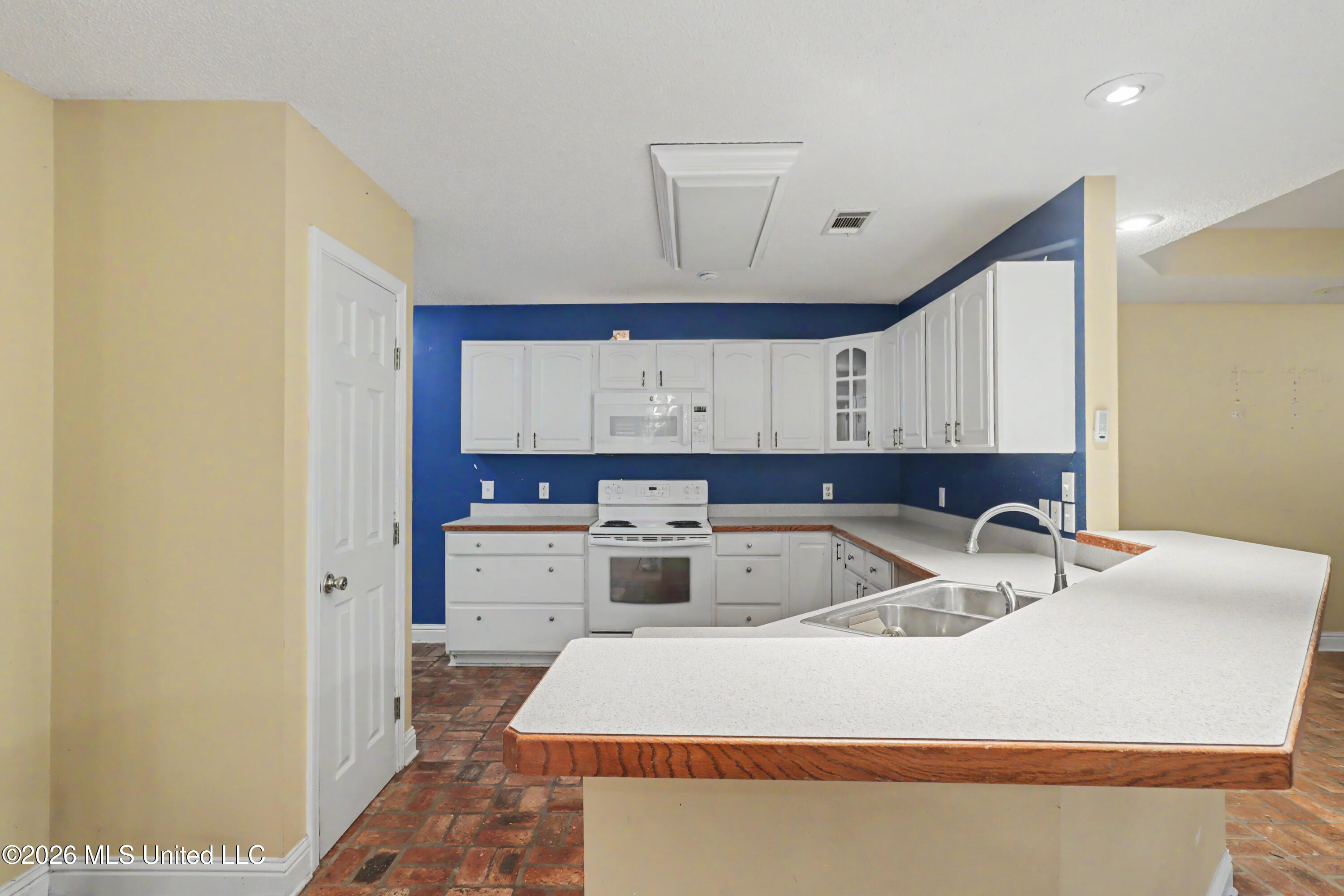 42162 Noma Drive Property Photo 5