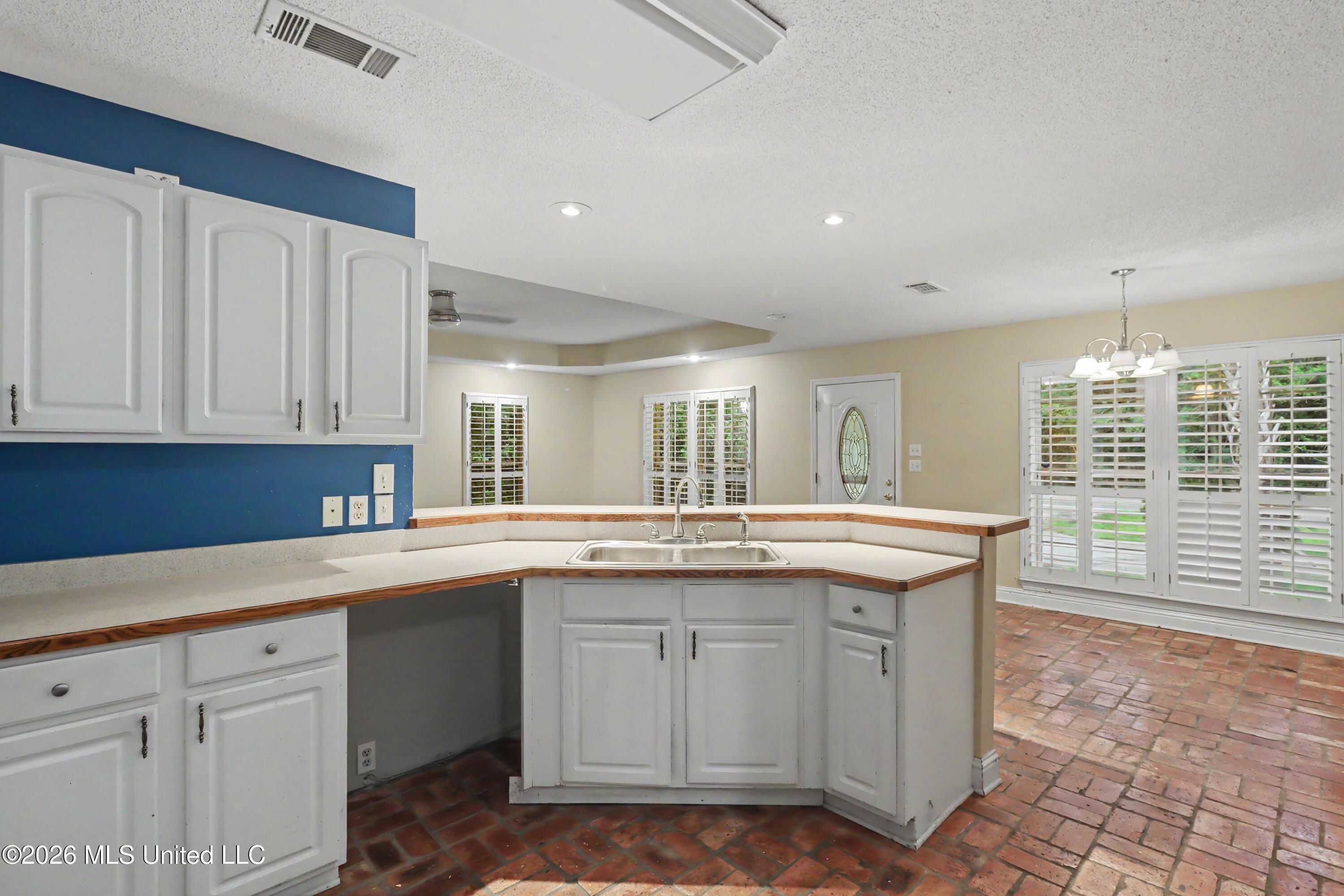 42162 Noma Drive Property Photo 6