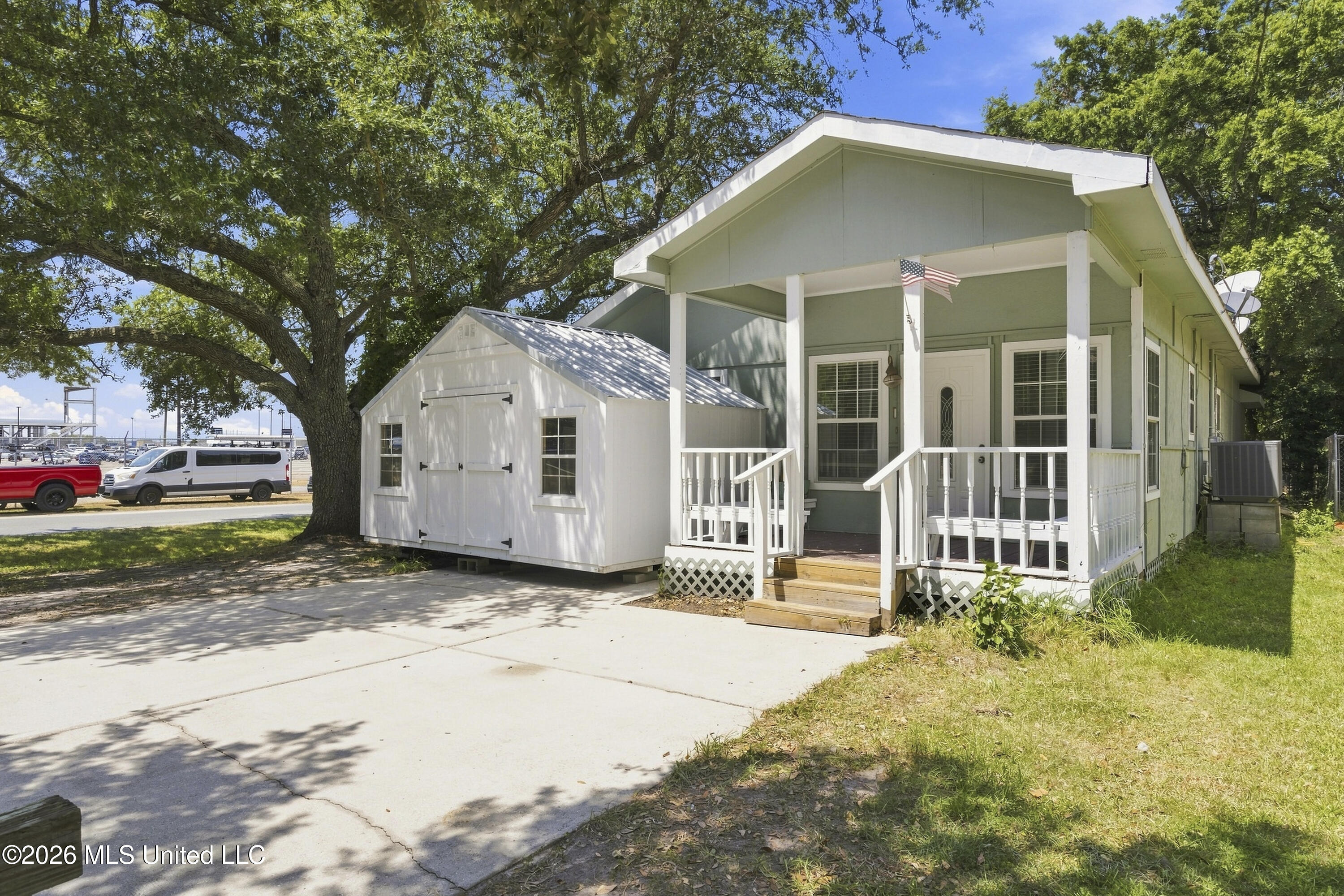 615 Mckinley Avenue Property Photo 2
