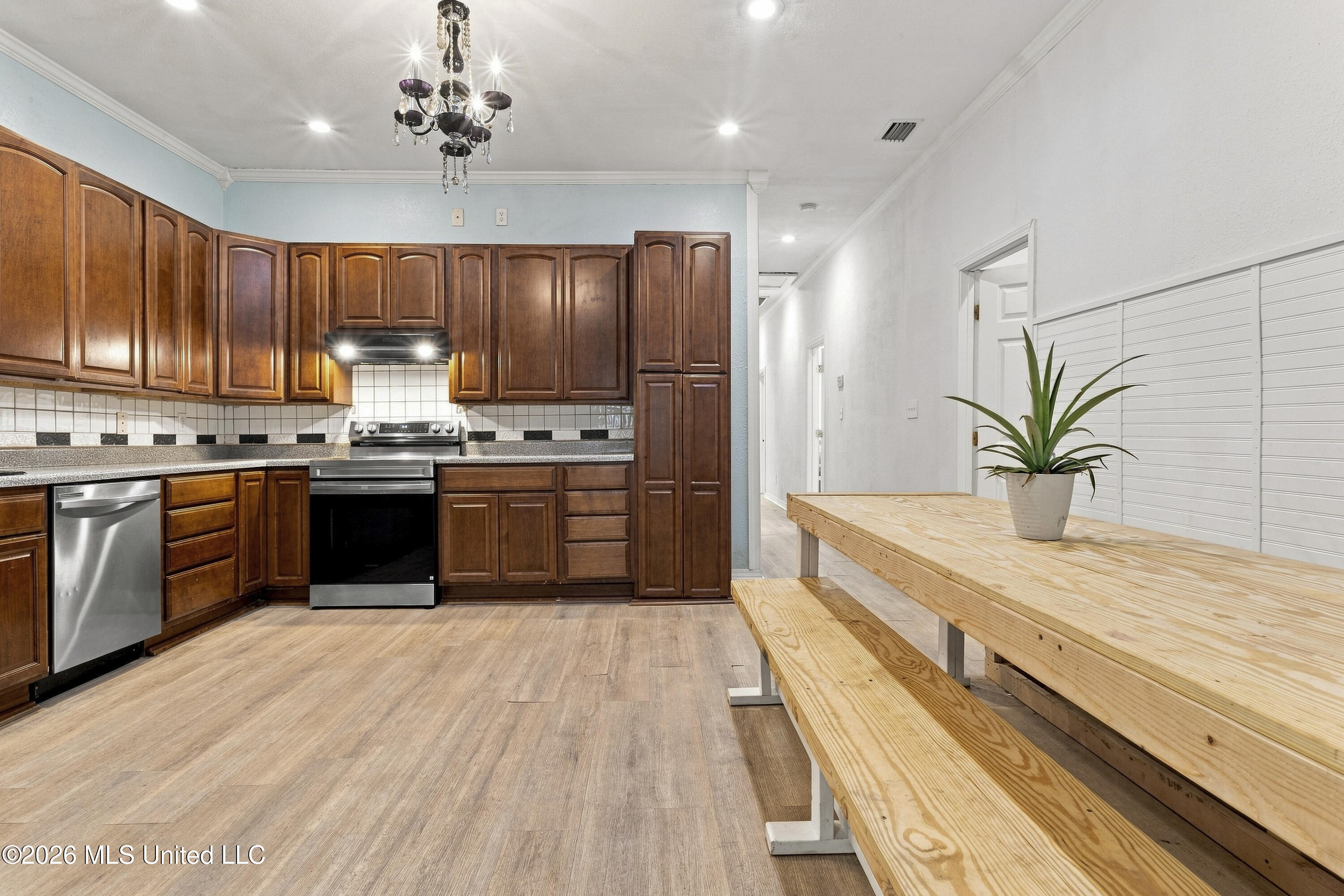 615 Mckinley Avenue Property Photo 8