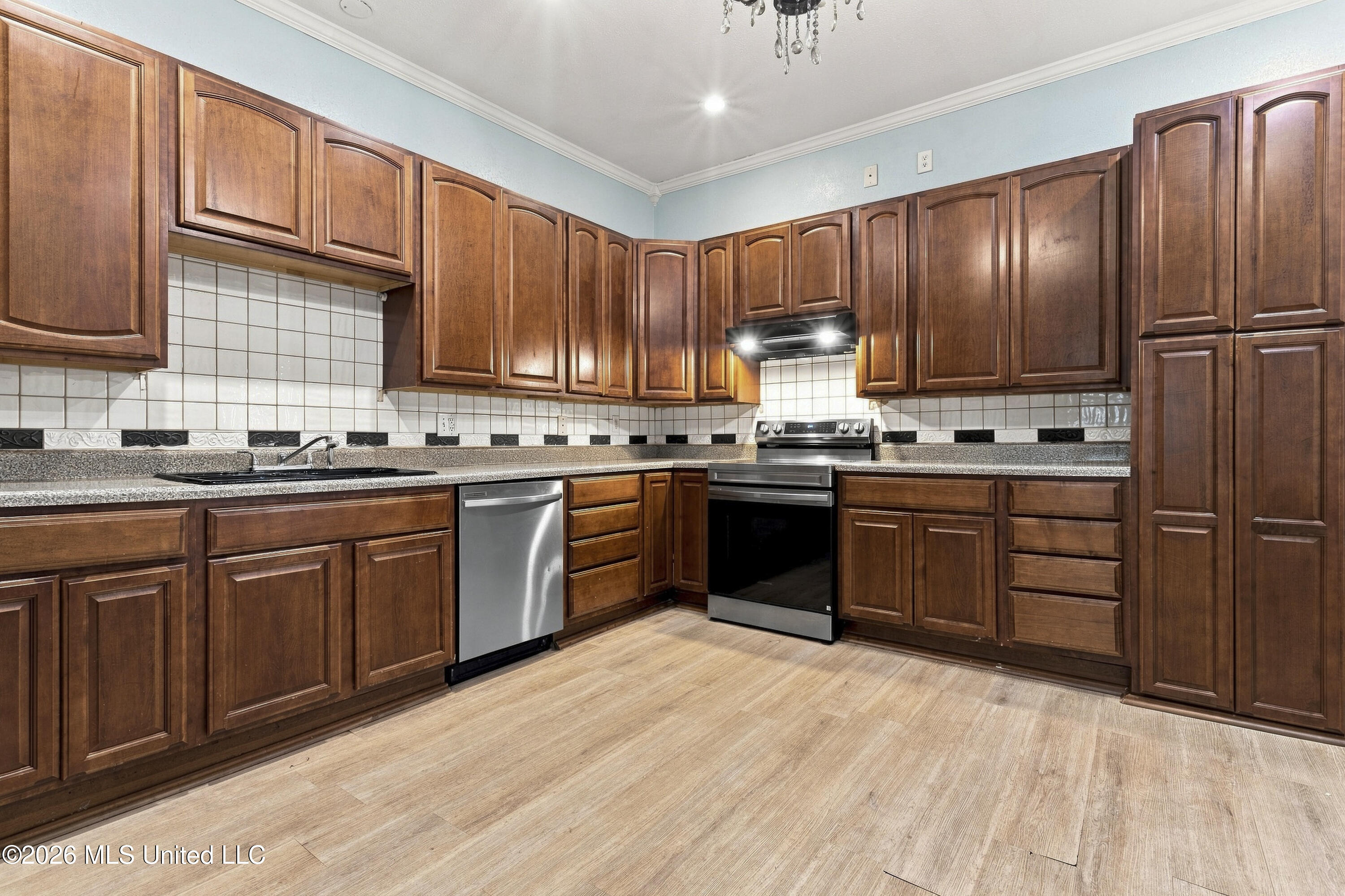 615 Mckinley Avenue Property Photo 9