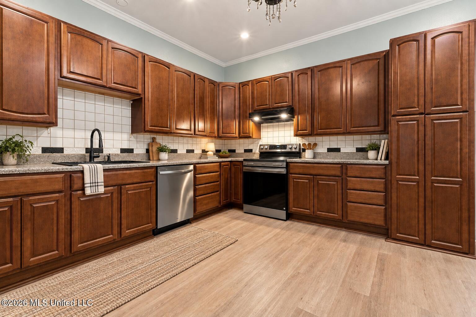 615 Mckinley Avenue Property Photo 11