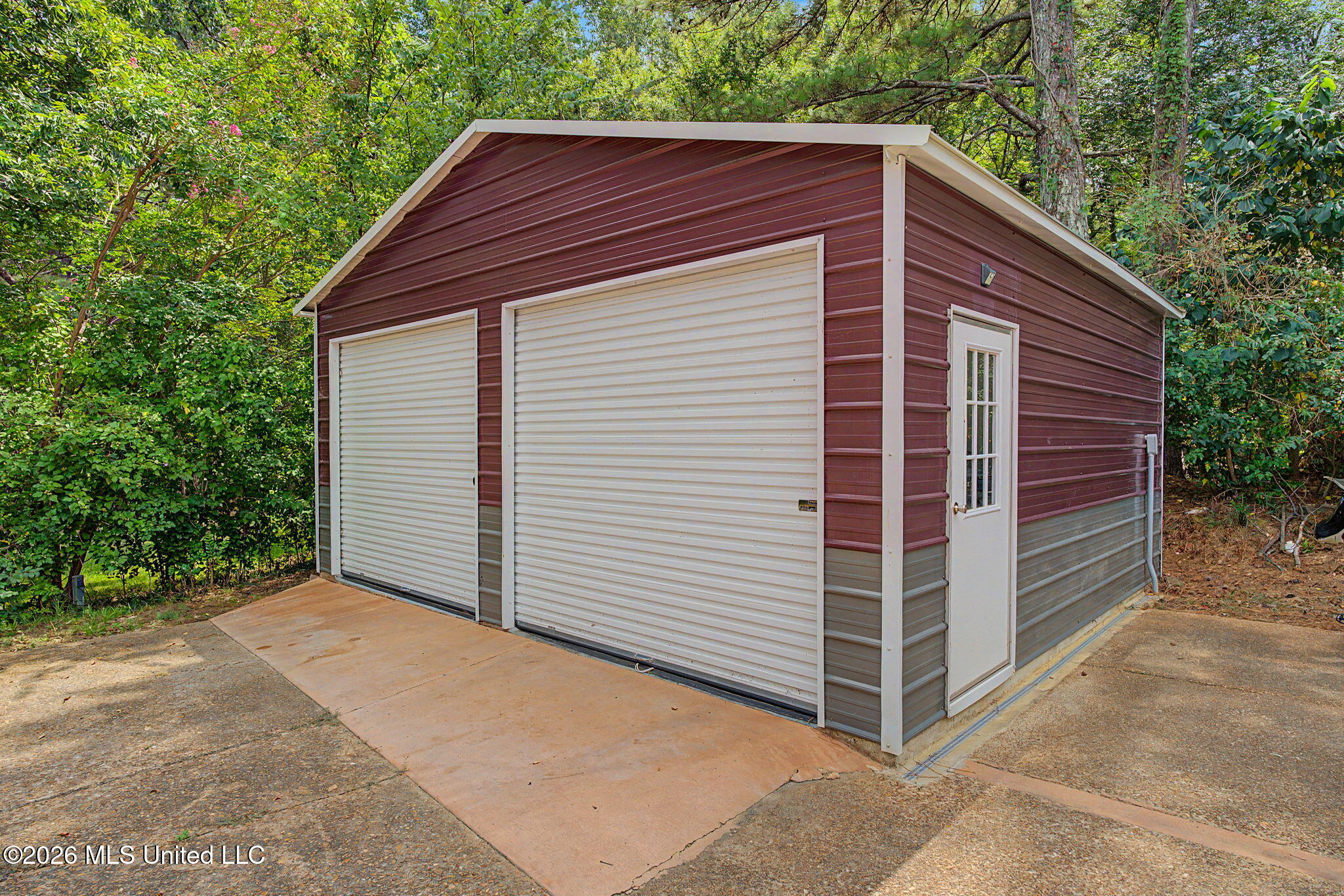 4019 Victoria Drive Property Photo 9