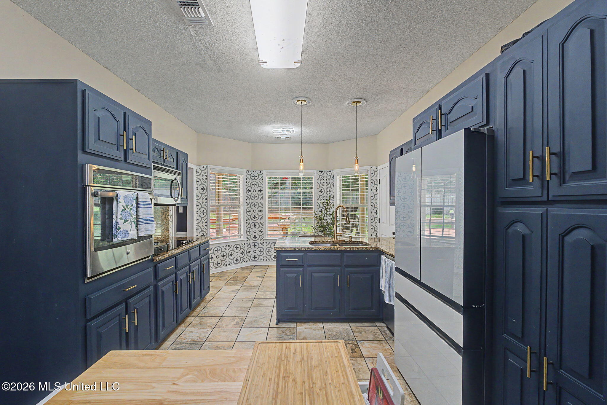 4019 Victoria Drive Property Photo 12
