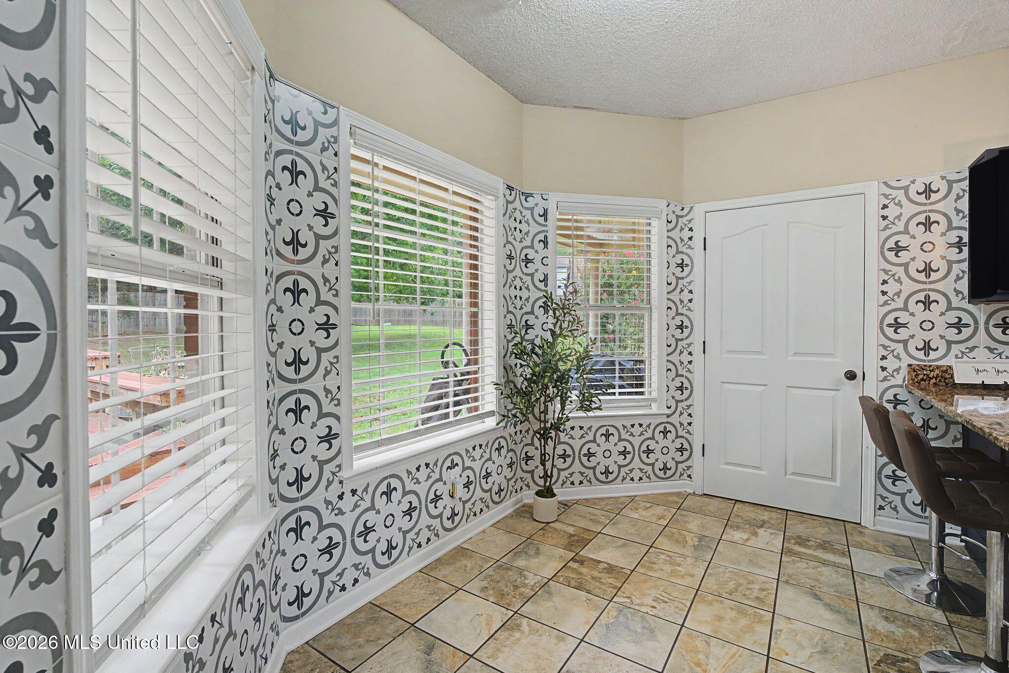4019 Victoria Drive Property Photo 17