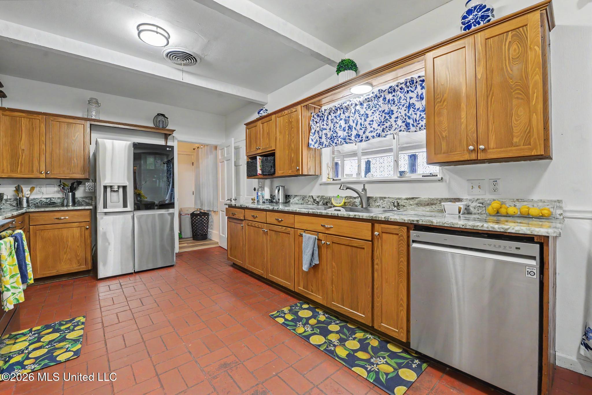 1095 Columbus Street Property Photo 7