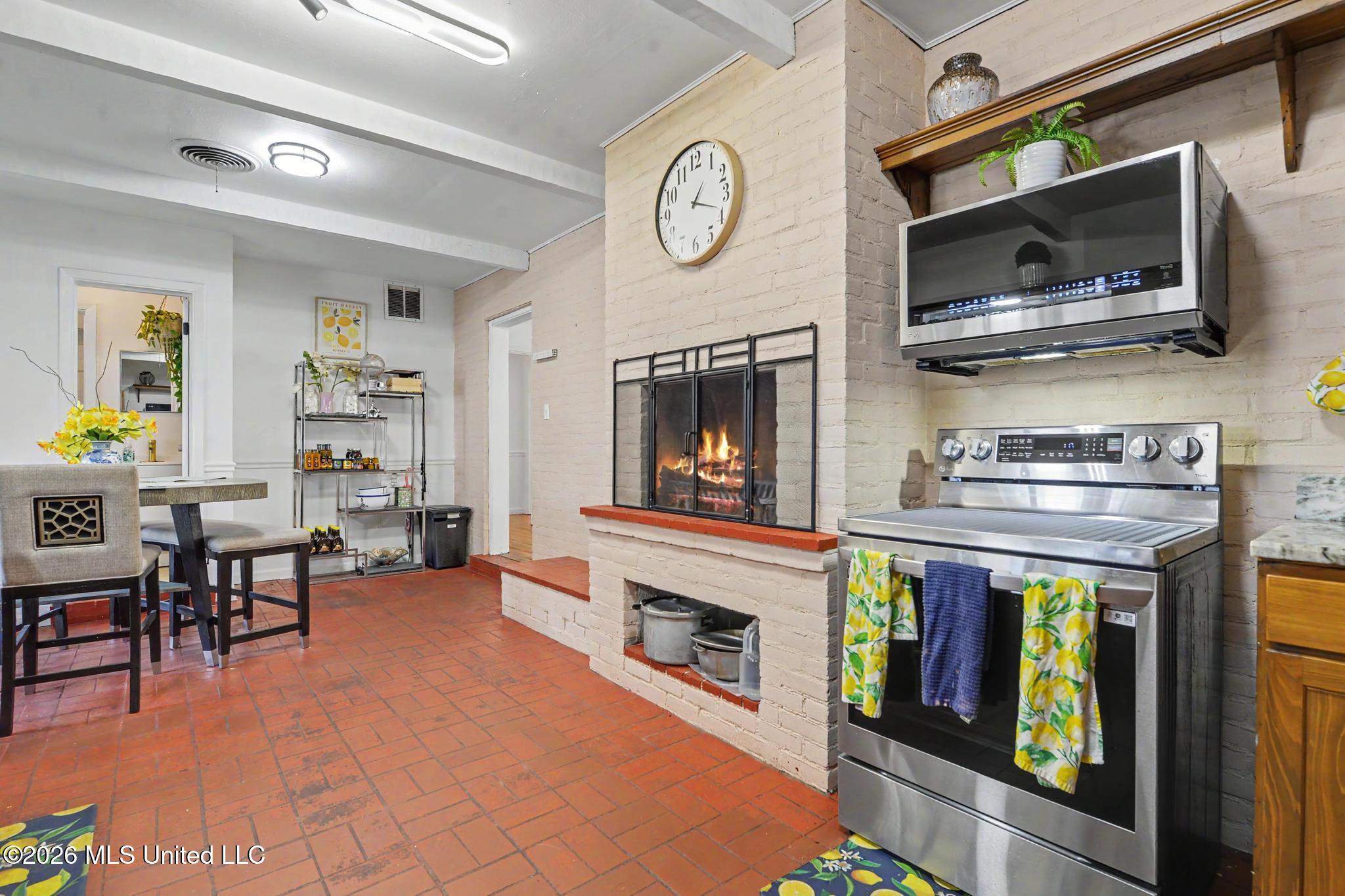 1095 Columbus Street Property Photo 9