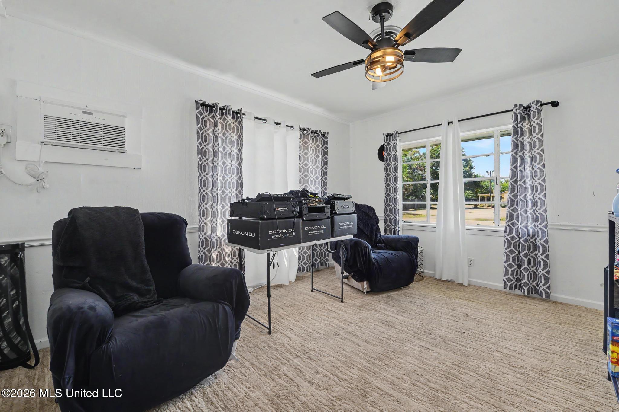 1095 Columbus Street Property Photo 14