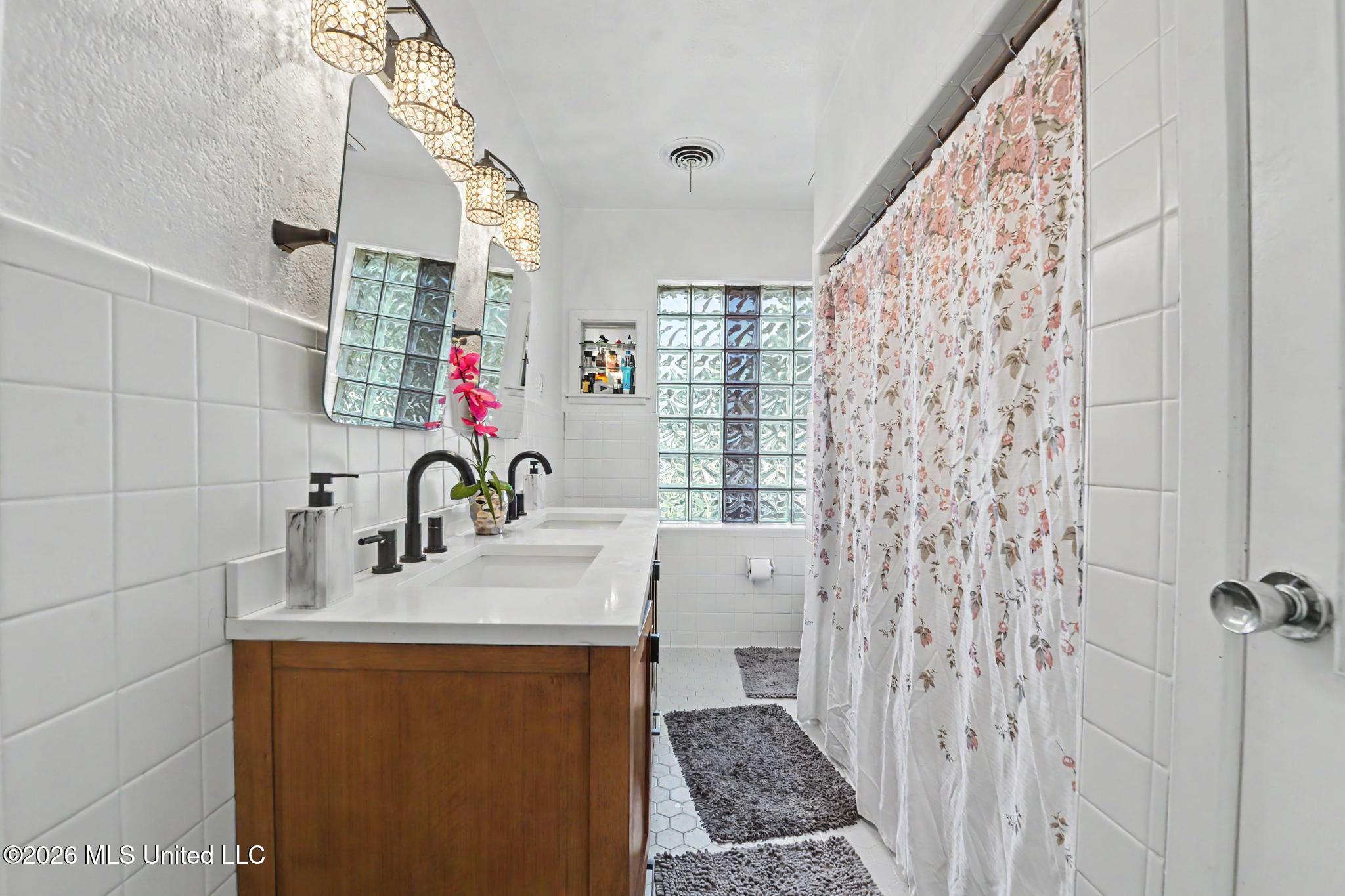 1095 Columbus Street Property Photo 16