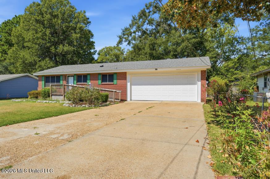 407 Gatewood Drive Property Photo 2
