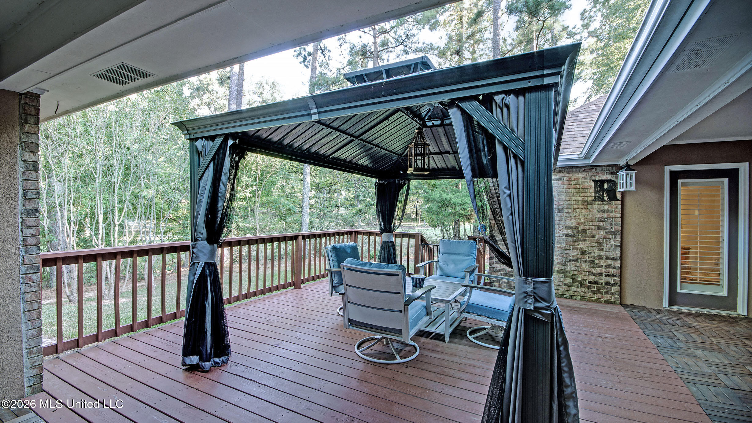 212 Overton Court Property Photo 8