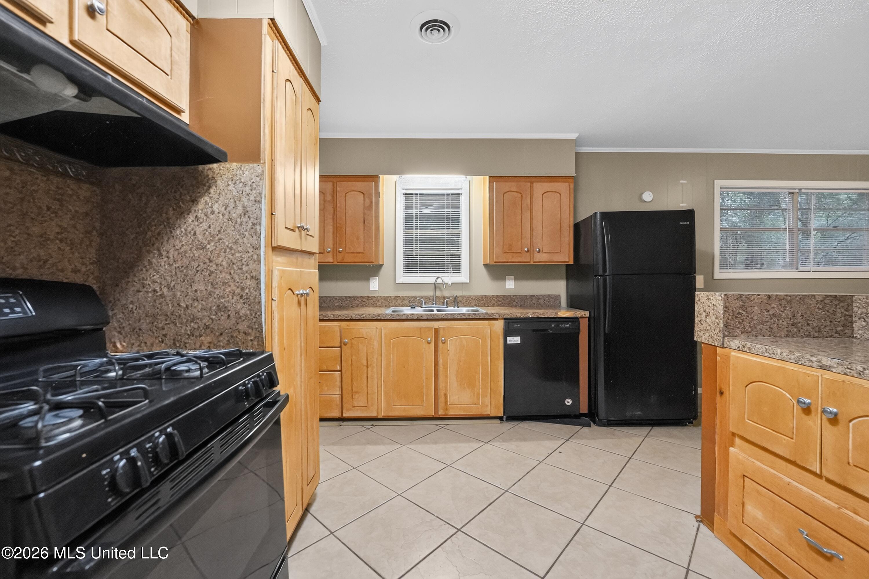 3222 Lakewood Drive Property Photo 2