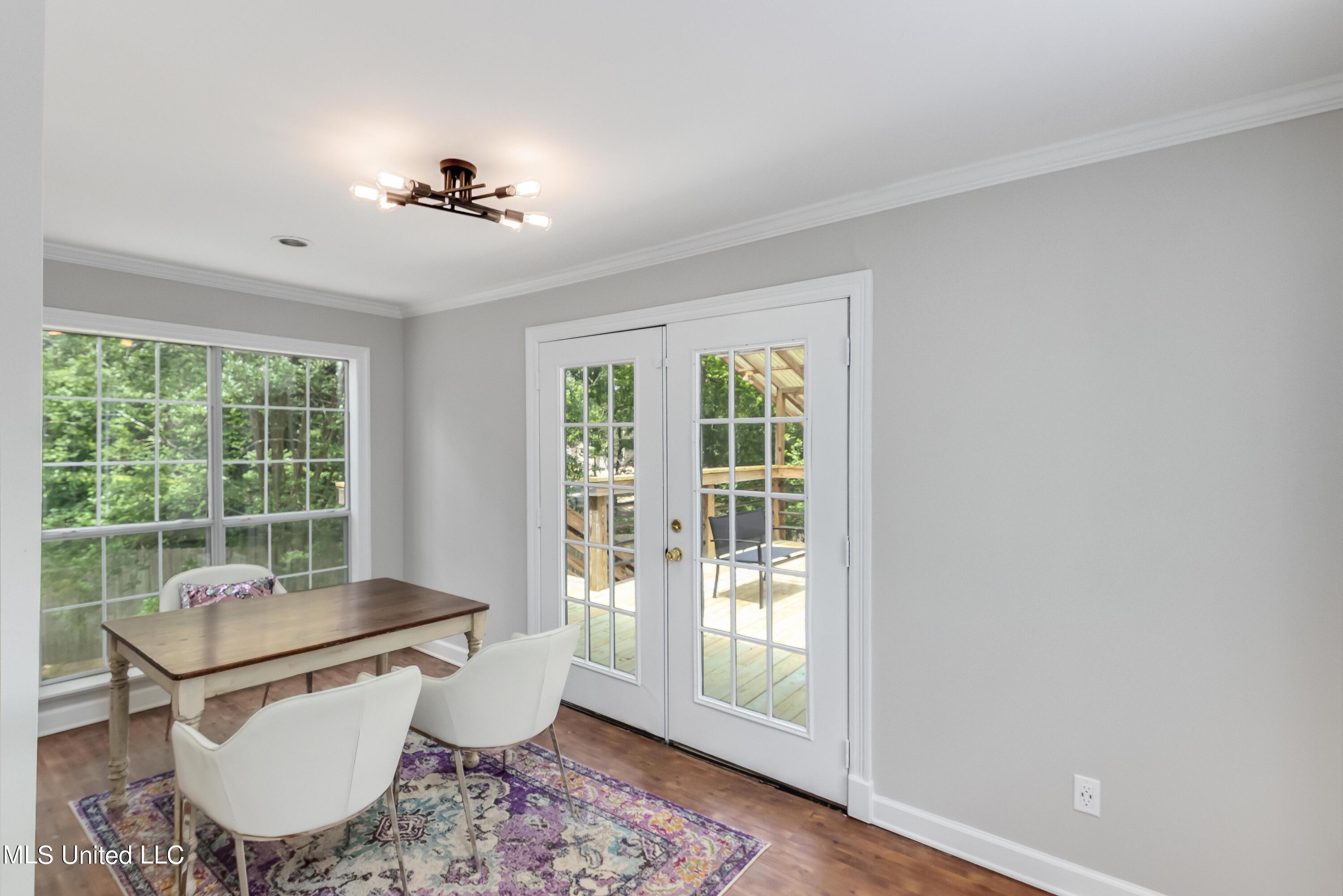 524 Seneca Avenue Property Photo 19