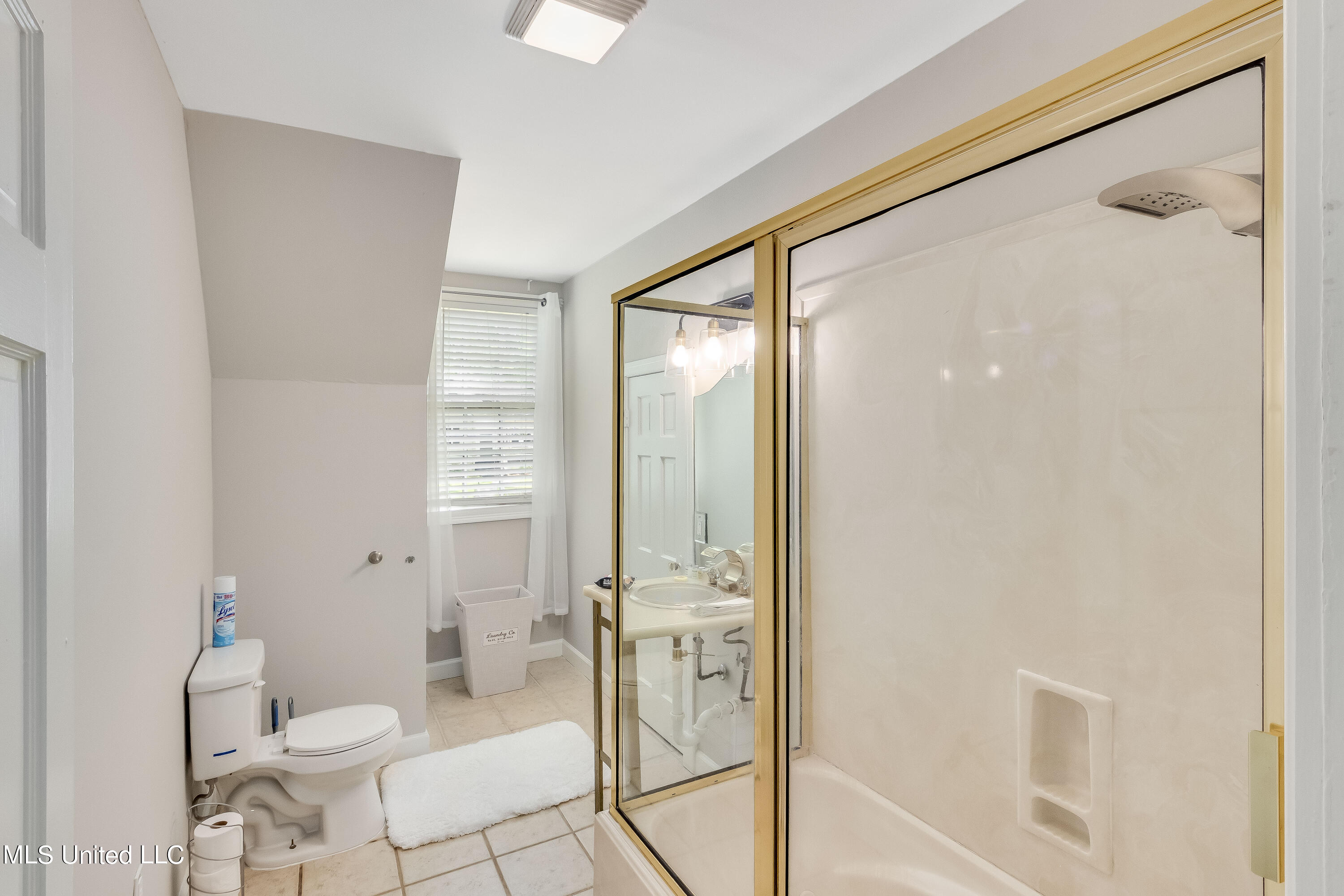 524 Seneca Avenue Property Photo 29