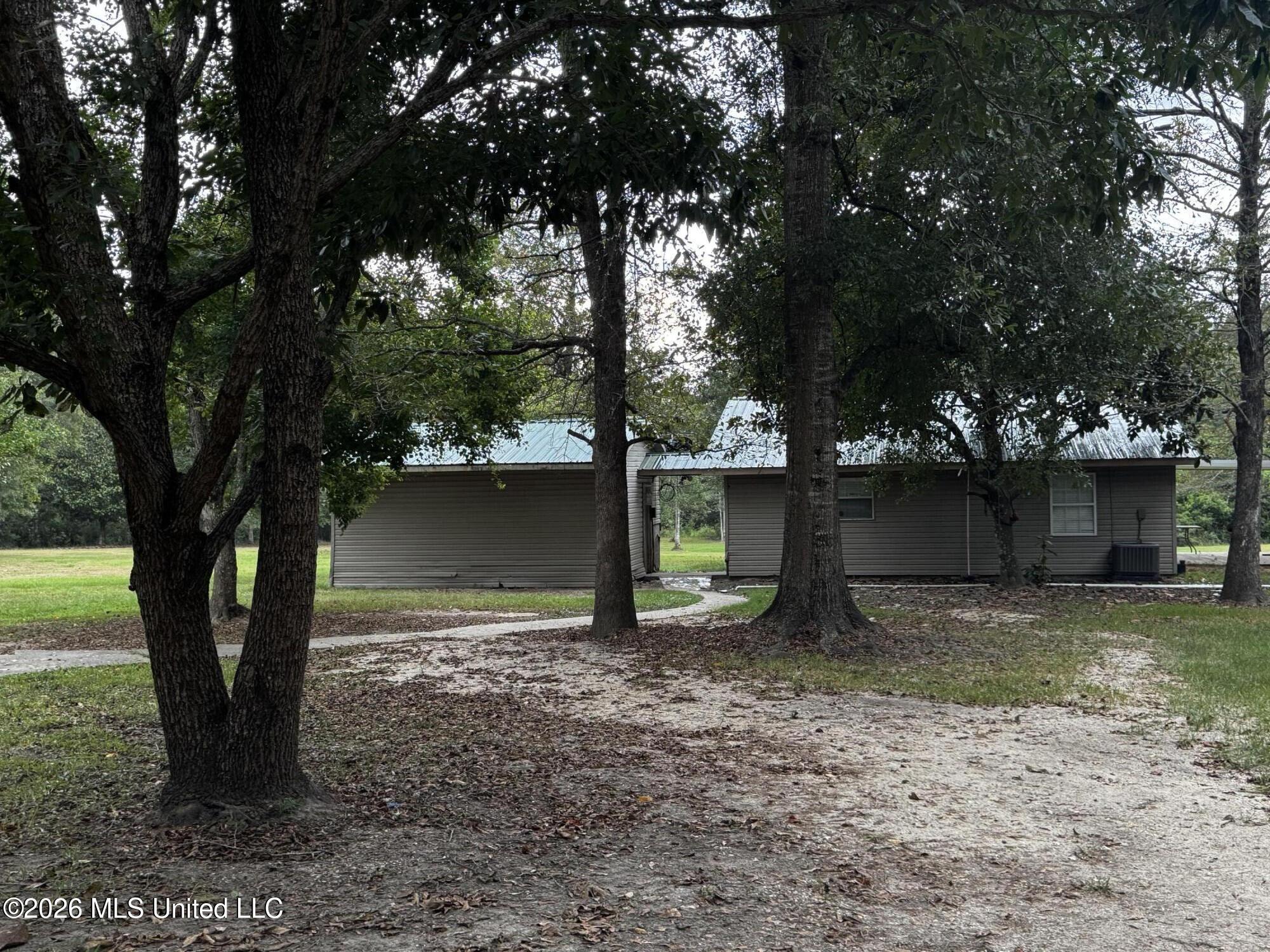 16403 Omar Boulevard Property Photo 1