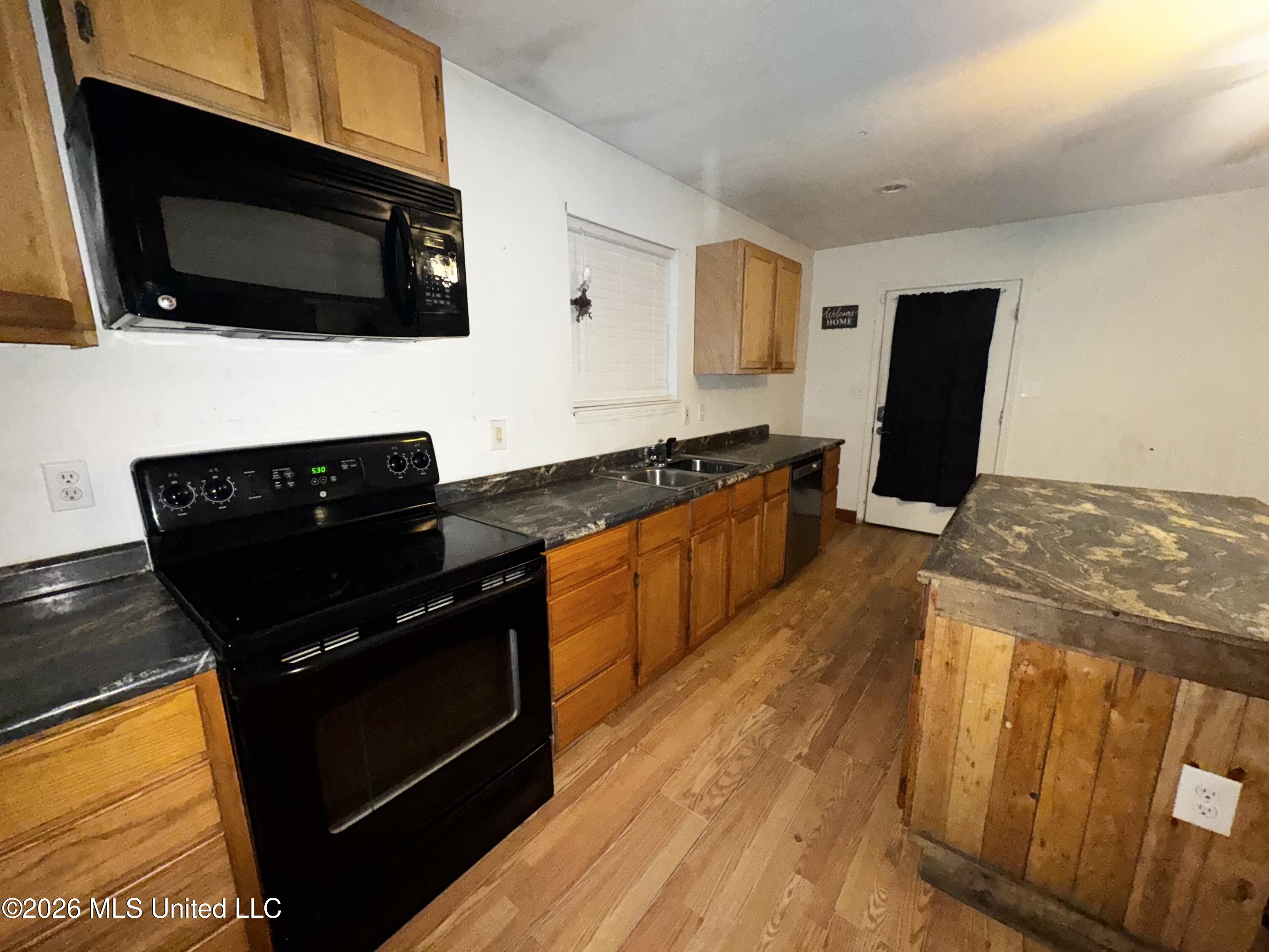 16403 Omar Boulevard Property Photo 3