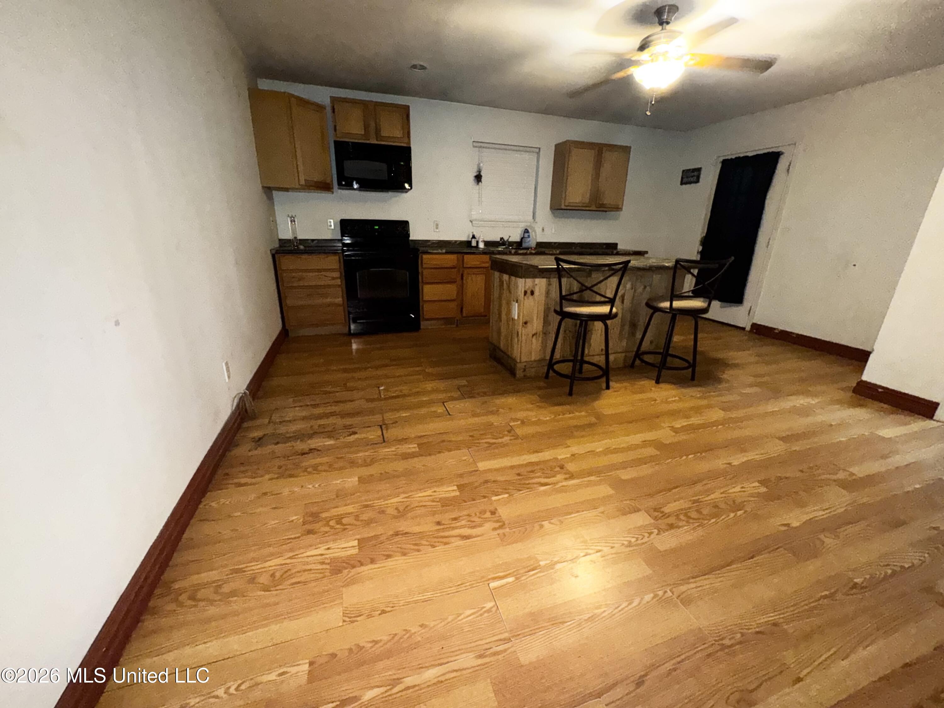 16403 Omar Boulevard Property Photo 4