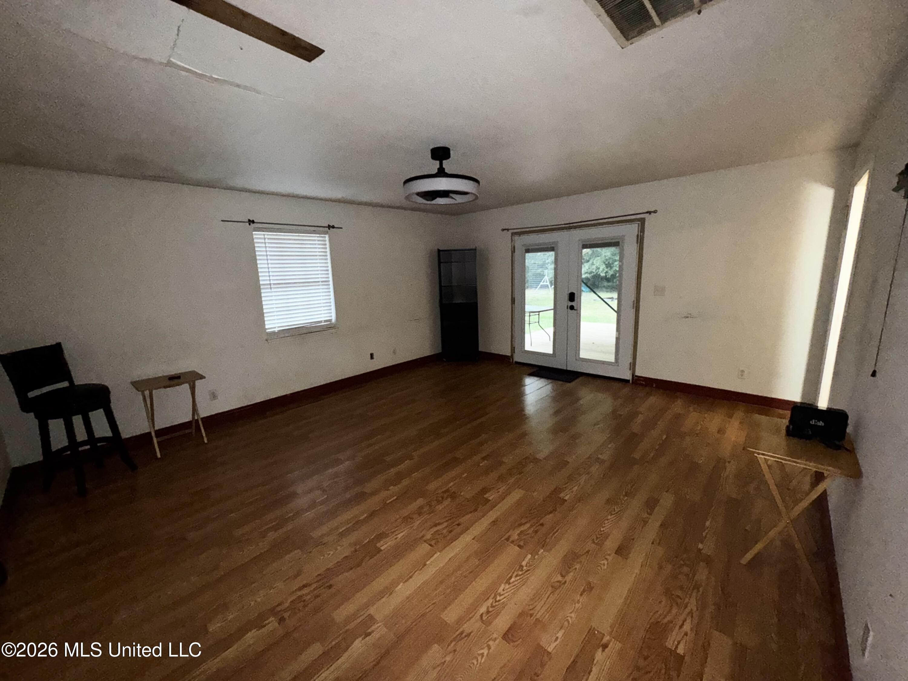 16403 Omar Boulevard Property Photo 8