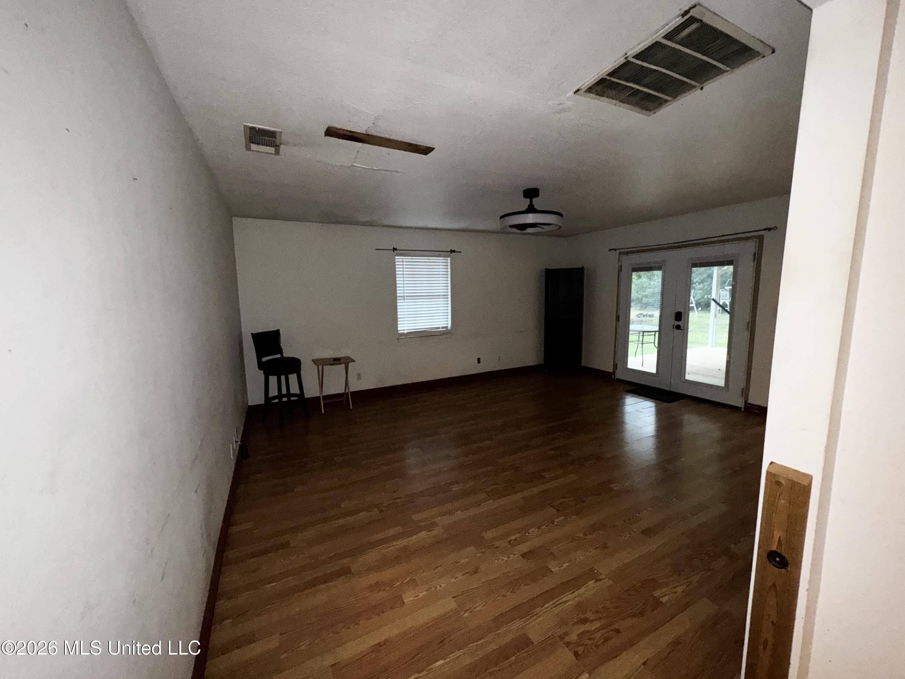 16403 Omar Boulevard Property Photo 9