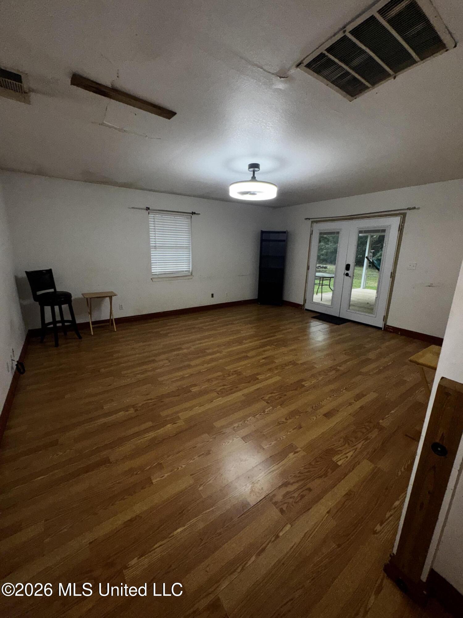 16403 Omar Boulevard Property Photo 10