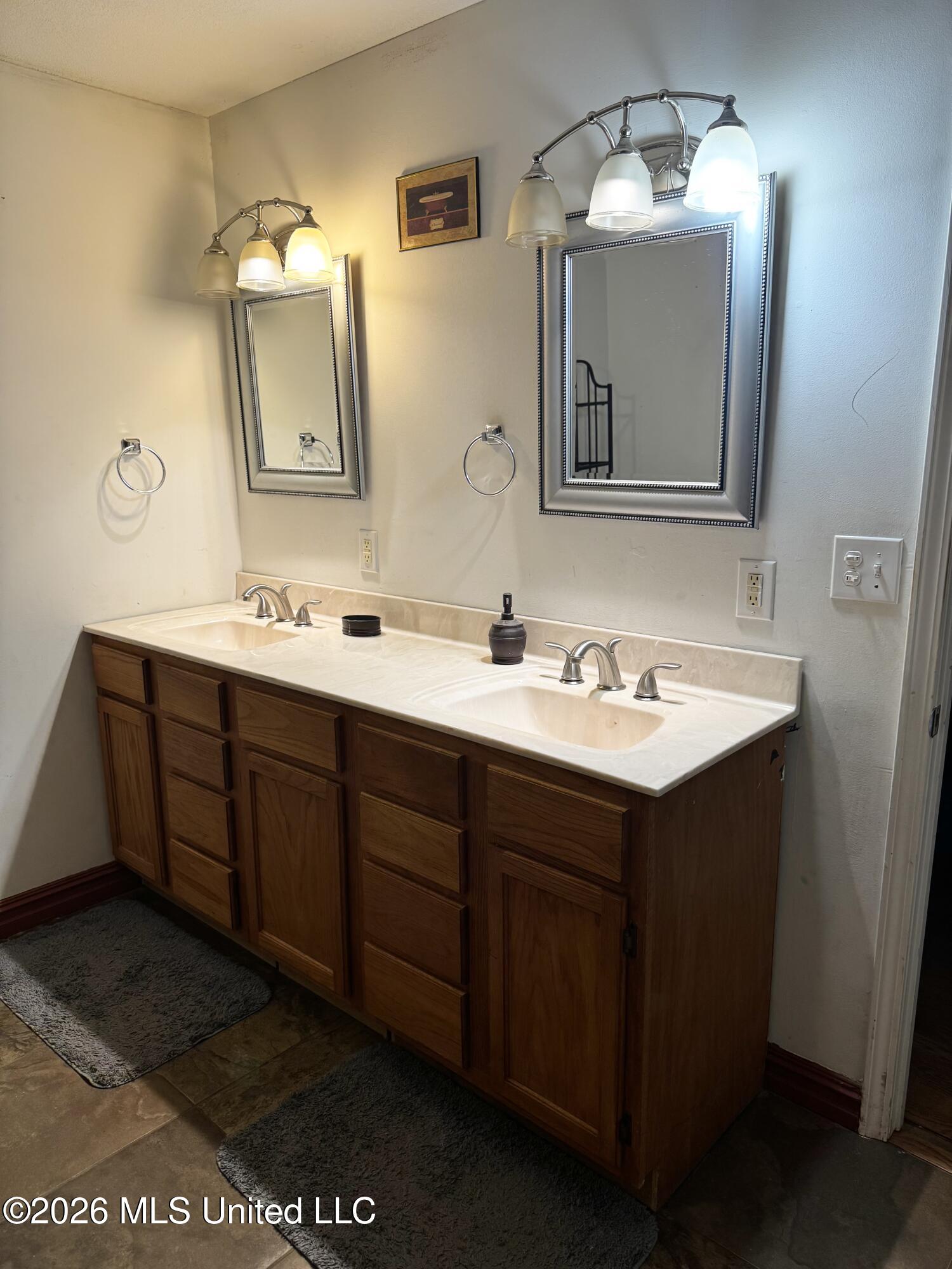 16403 Omar Boulevard Property Photo 12