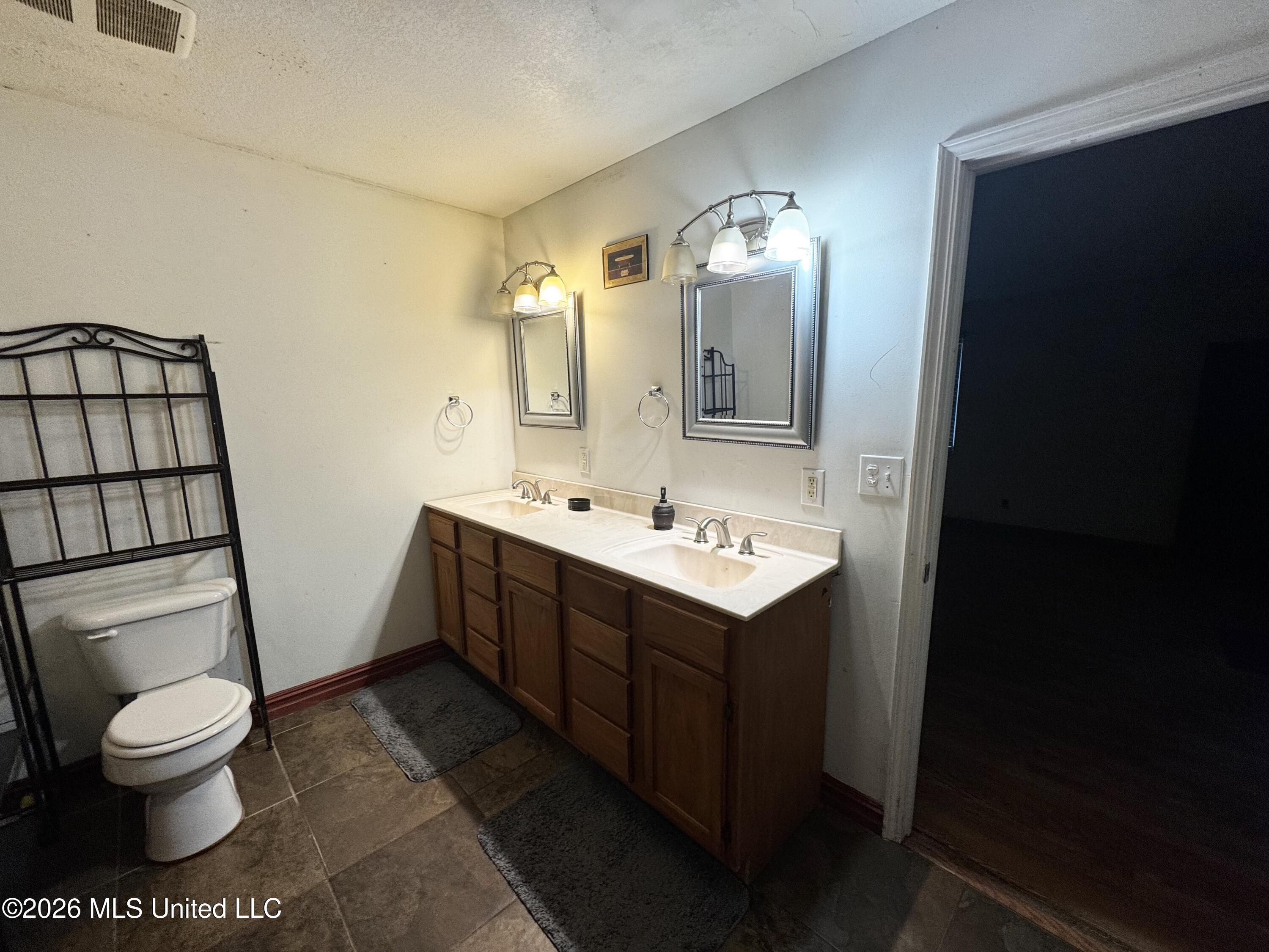 16403 Omar Boulevard Property Photo 13