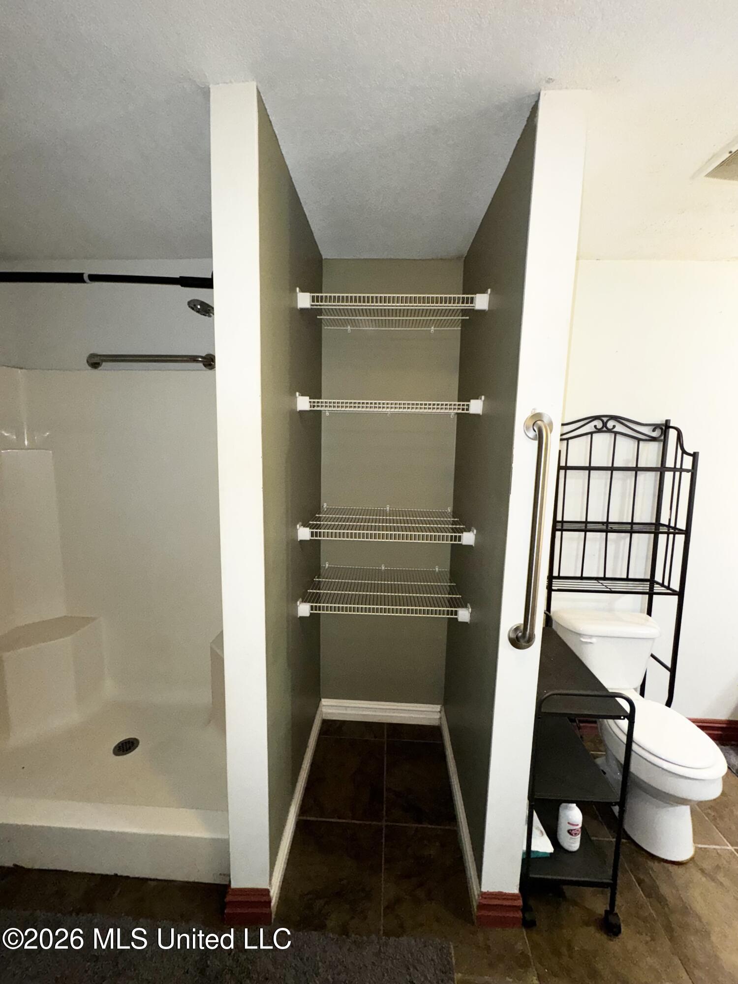 16403 Omar Boulevard Property Photo 15
