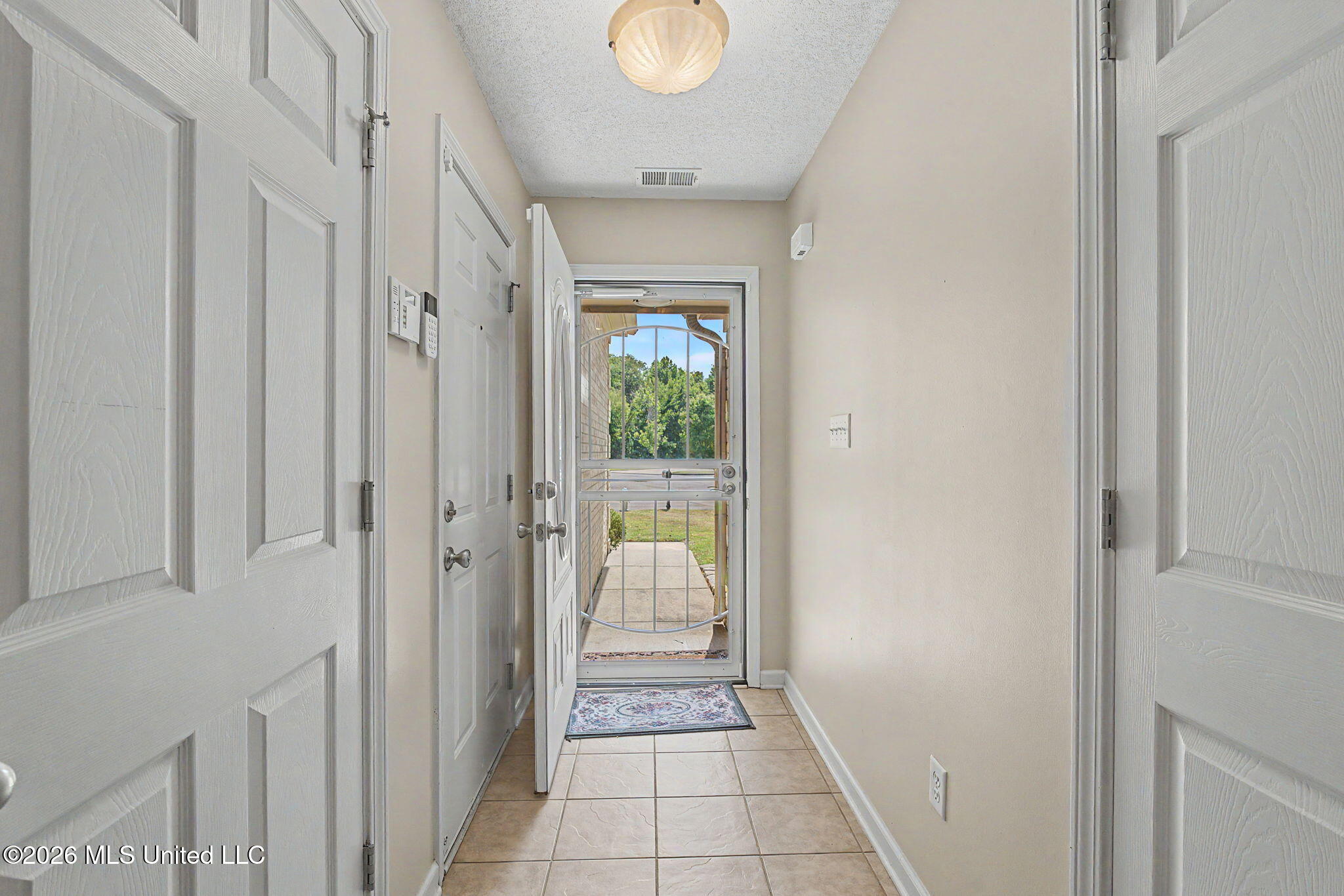 5590 Gilliland Cove Property Photo 7