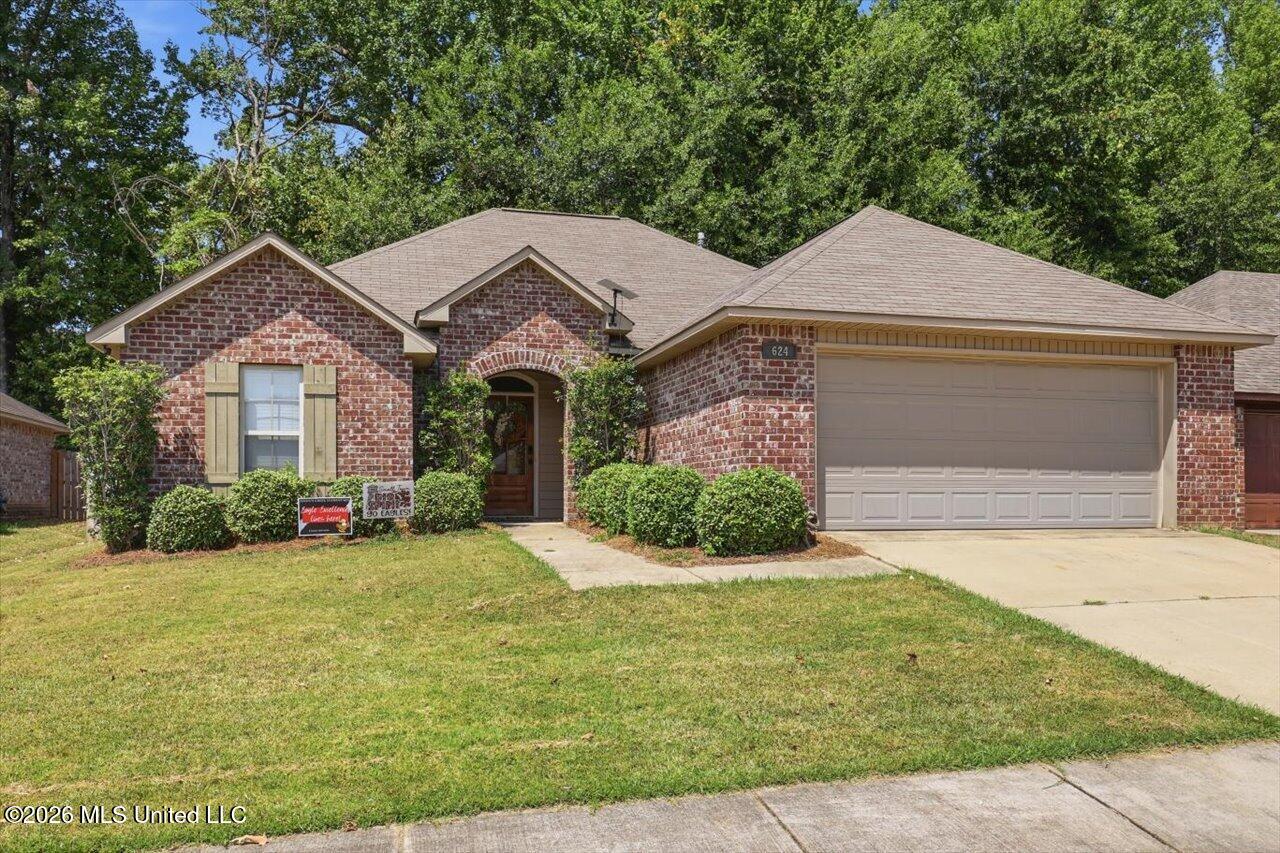 624 Lexington Drive Property Photo 2