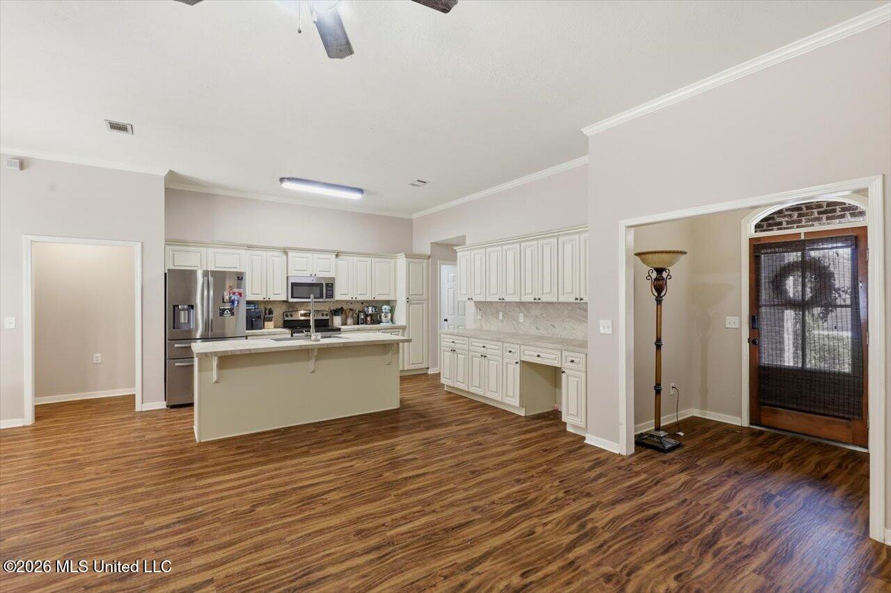 624 Lexington Drive Property Photo 10