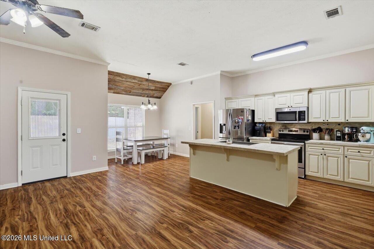624 Lexington Drive Property Photo 11