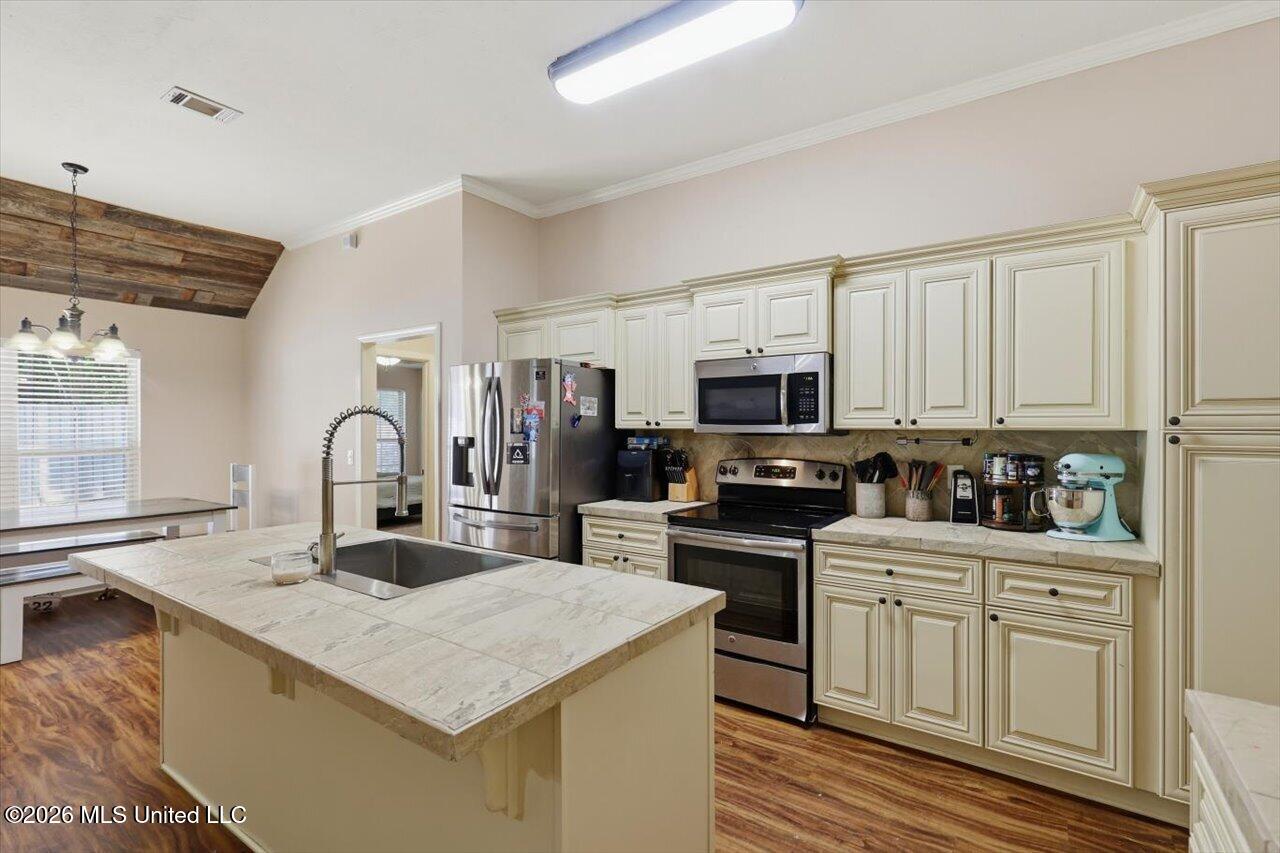 624 Lexington Drive Property Photo 12