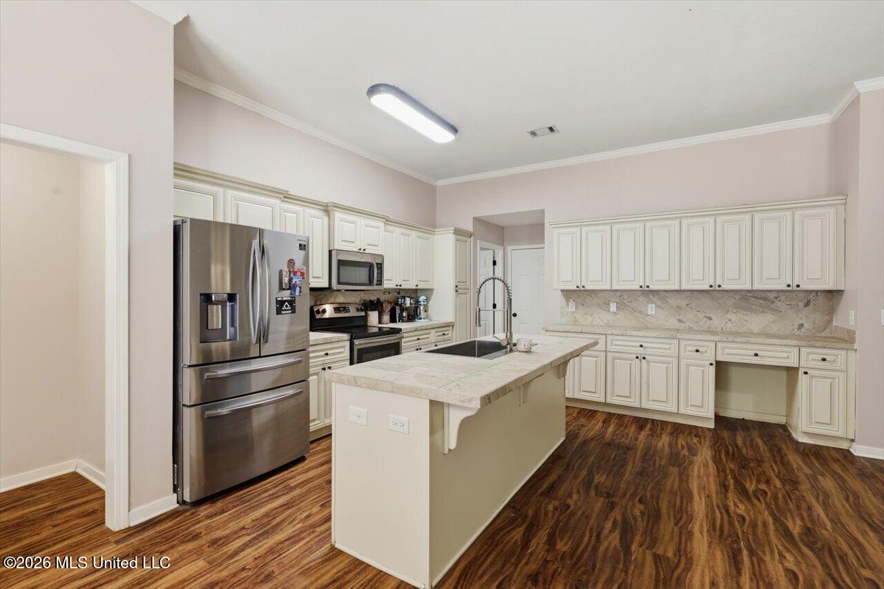 624 Lexington Drive Property Photo 13