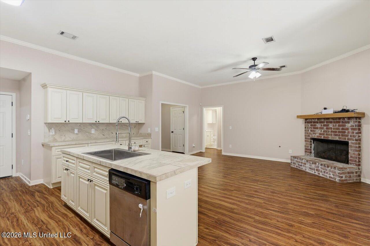 624 Lexington Drive Property Photo 14