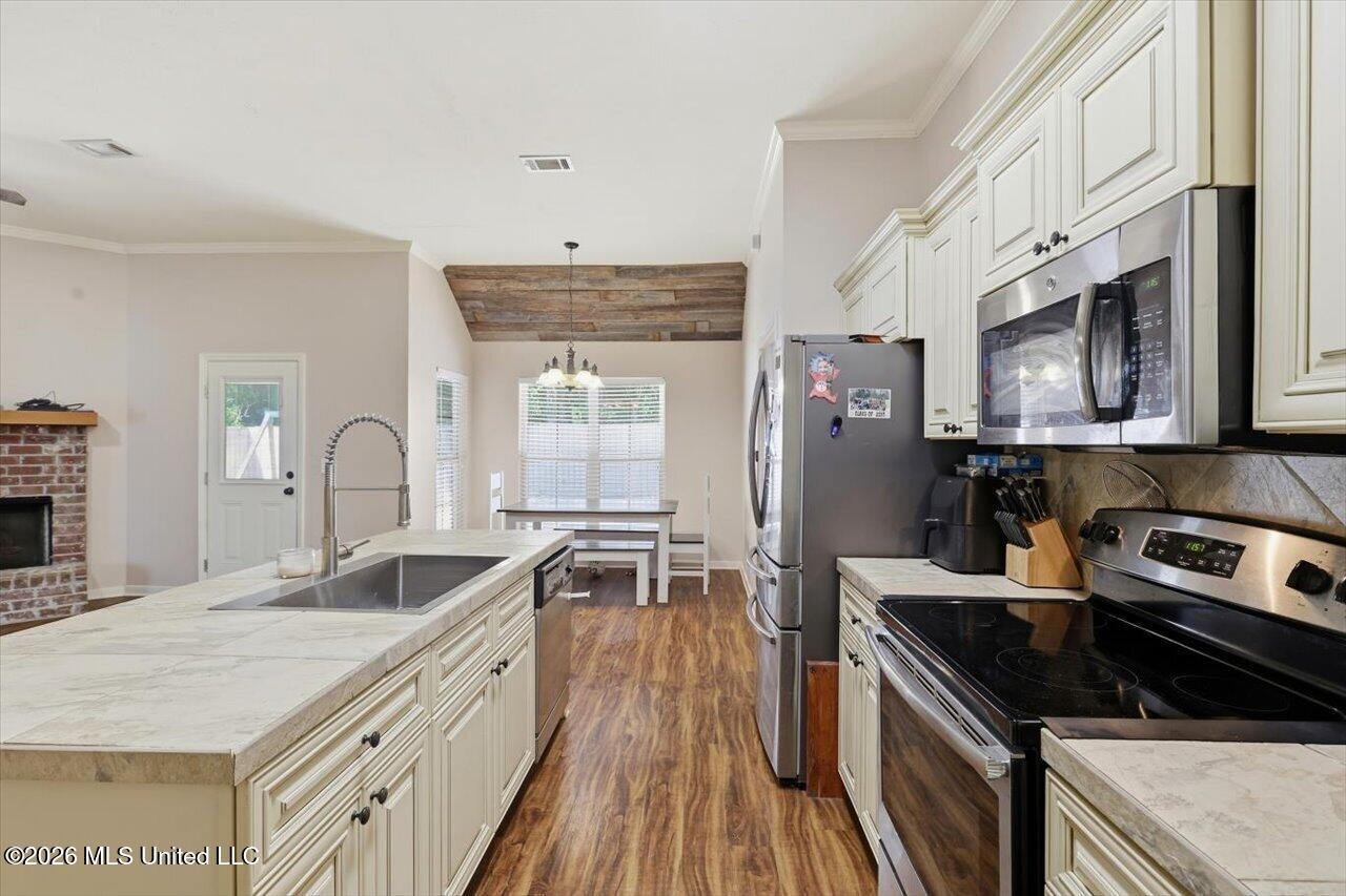624 Lexington Drive Property Photo 15