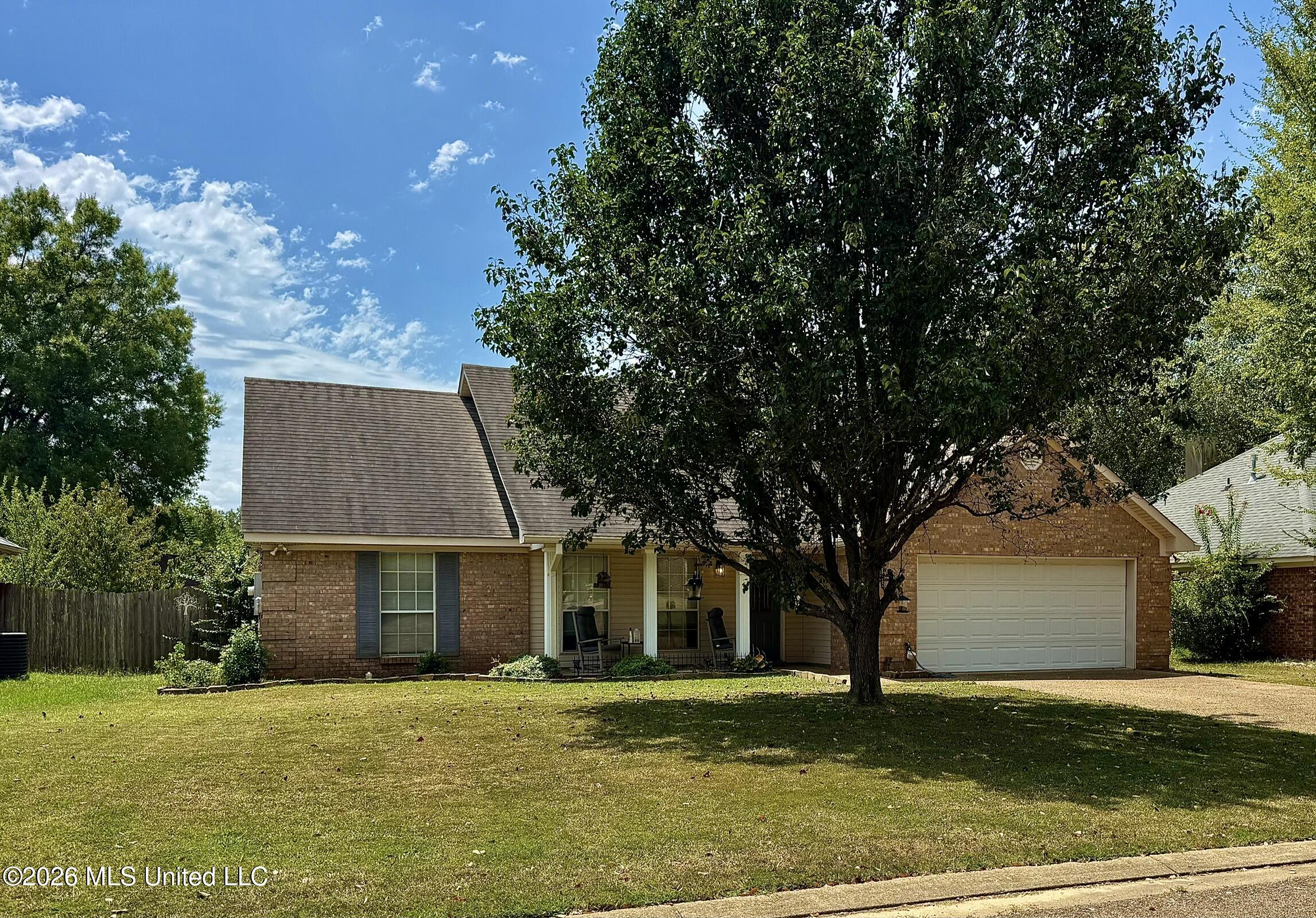895 Windward Drive Property Photo 1