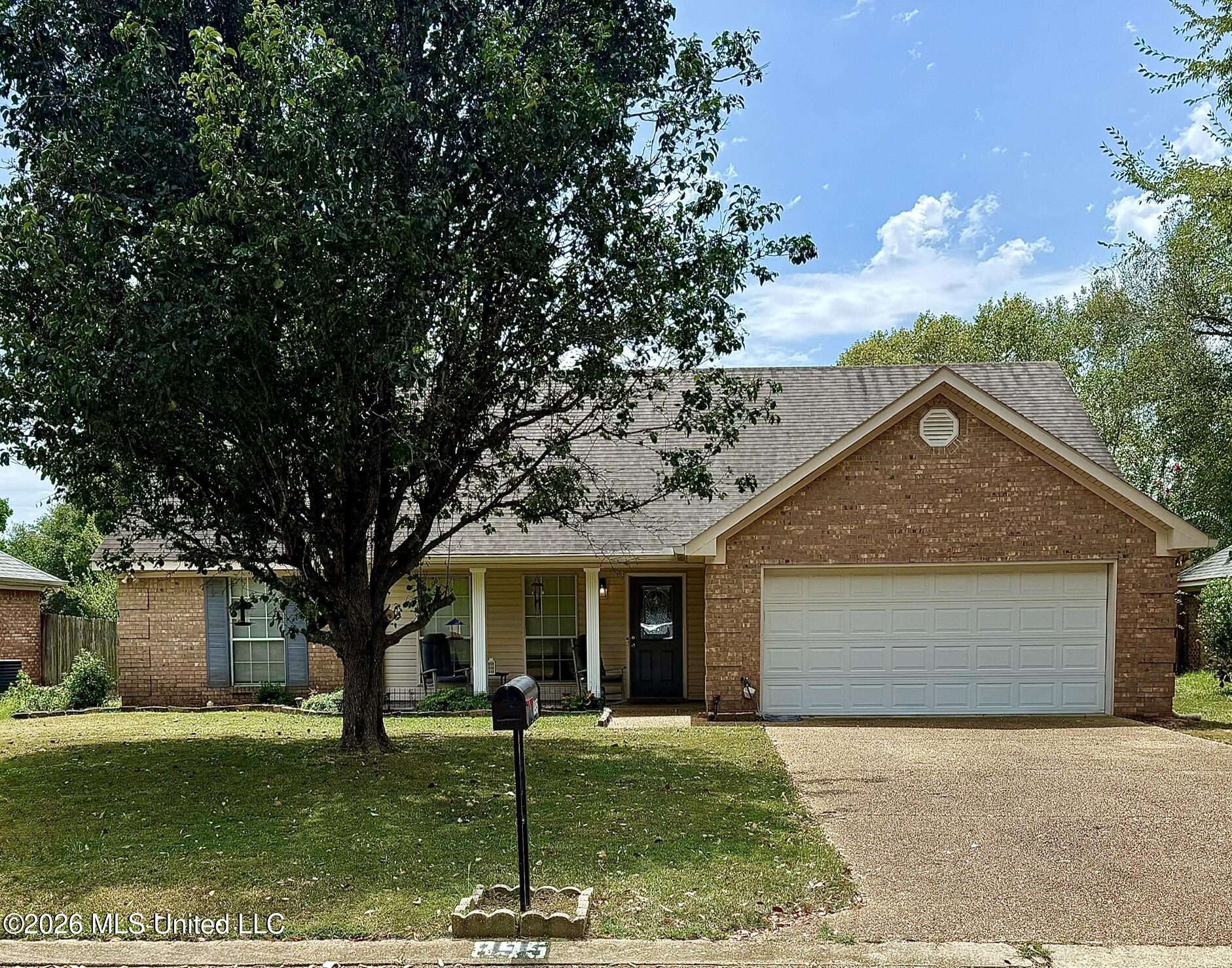 895 Windward Drive Property Photo 2