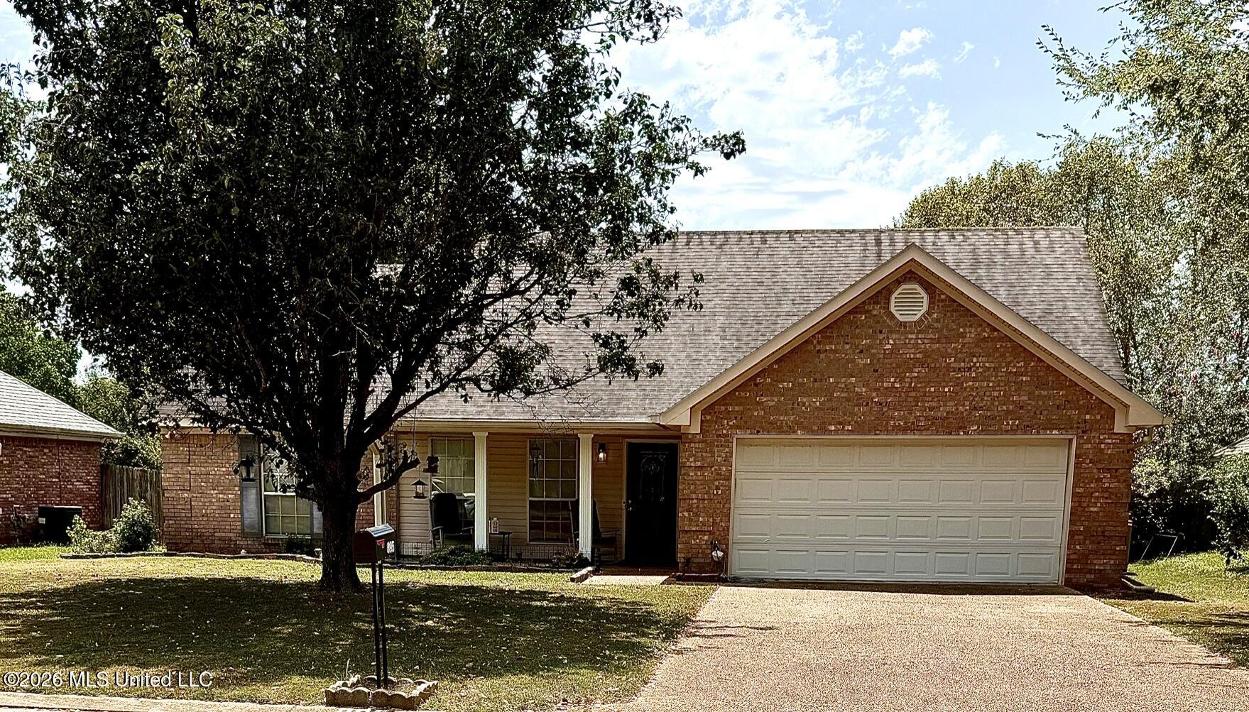 895 Windward Drive Property Photo 3