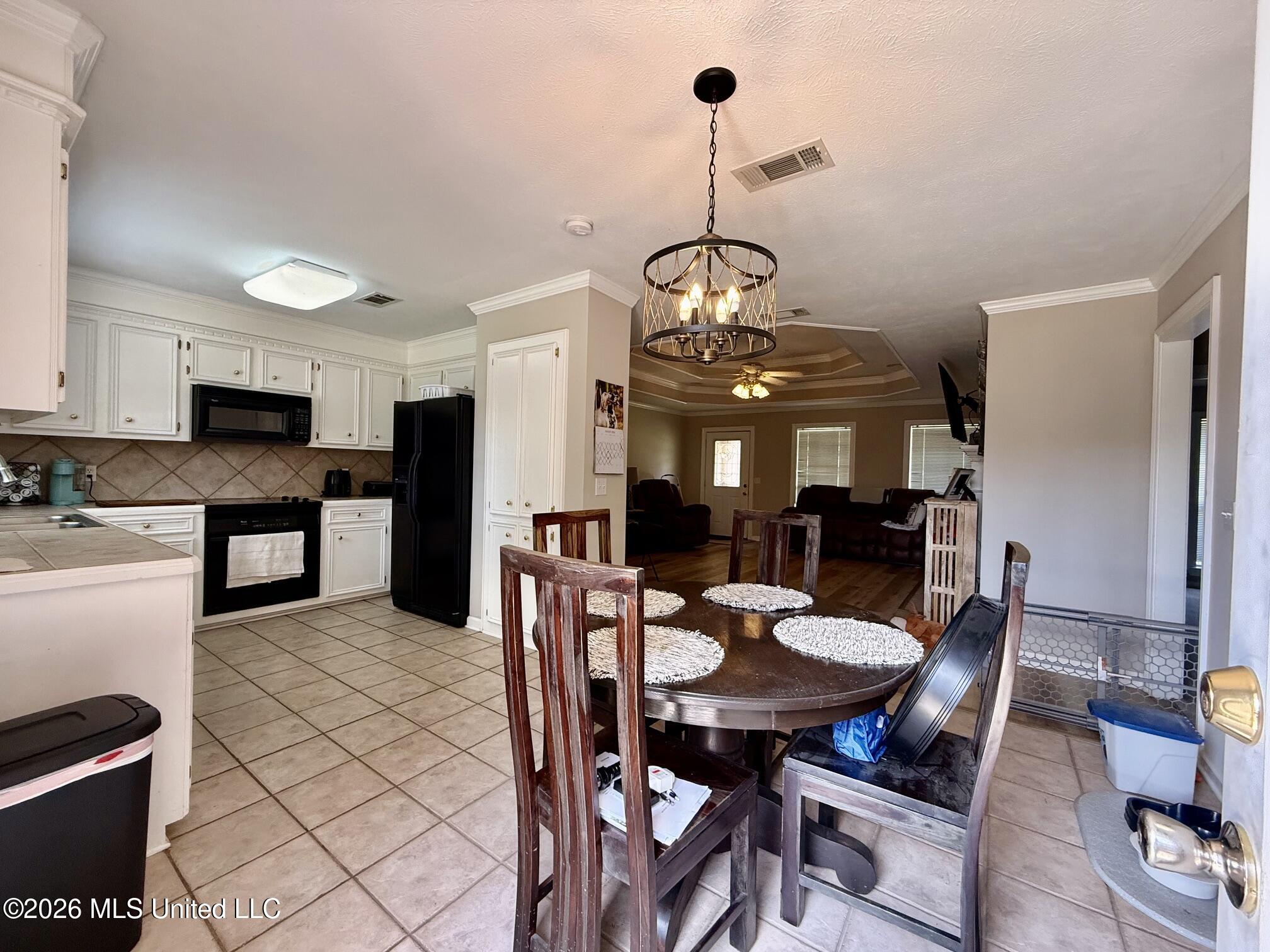 895 Windward Drive Property Photo 7