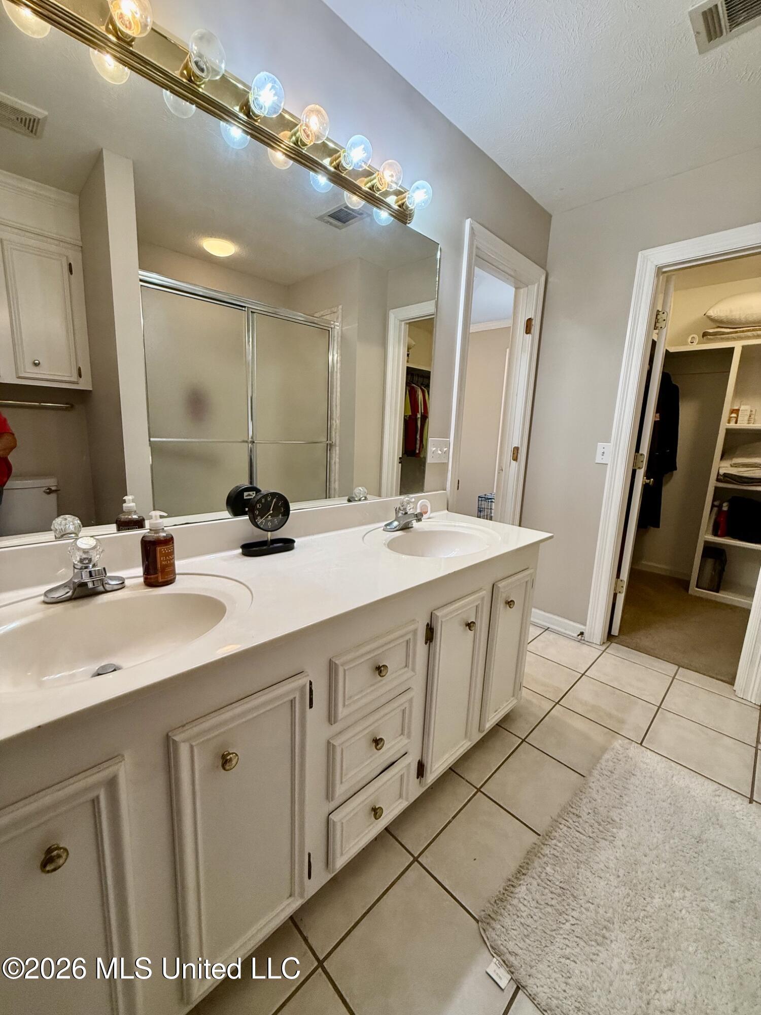 895 Windward Drive Property Photo 11