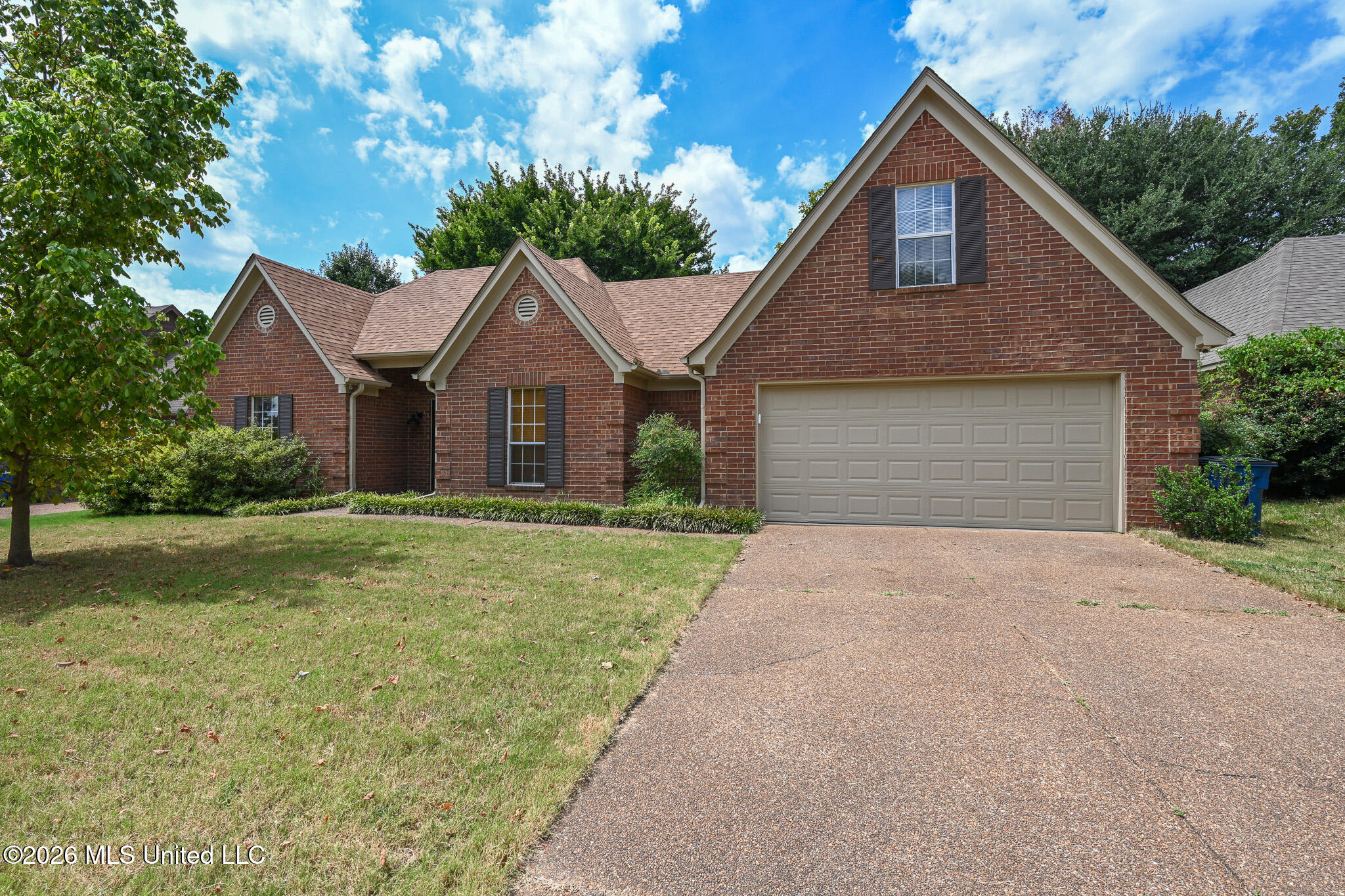 9051 Champlain Drive Property Photo 1