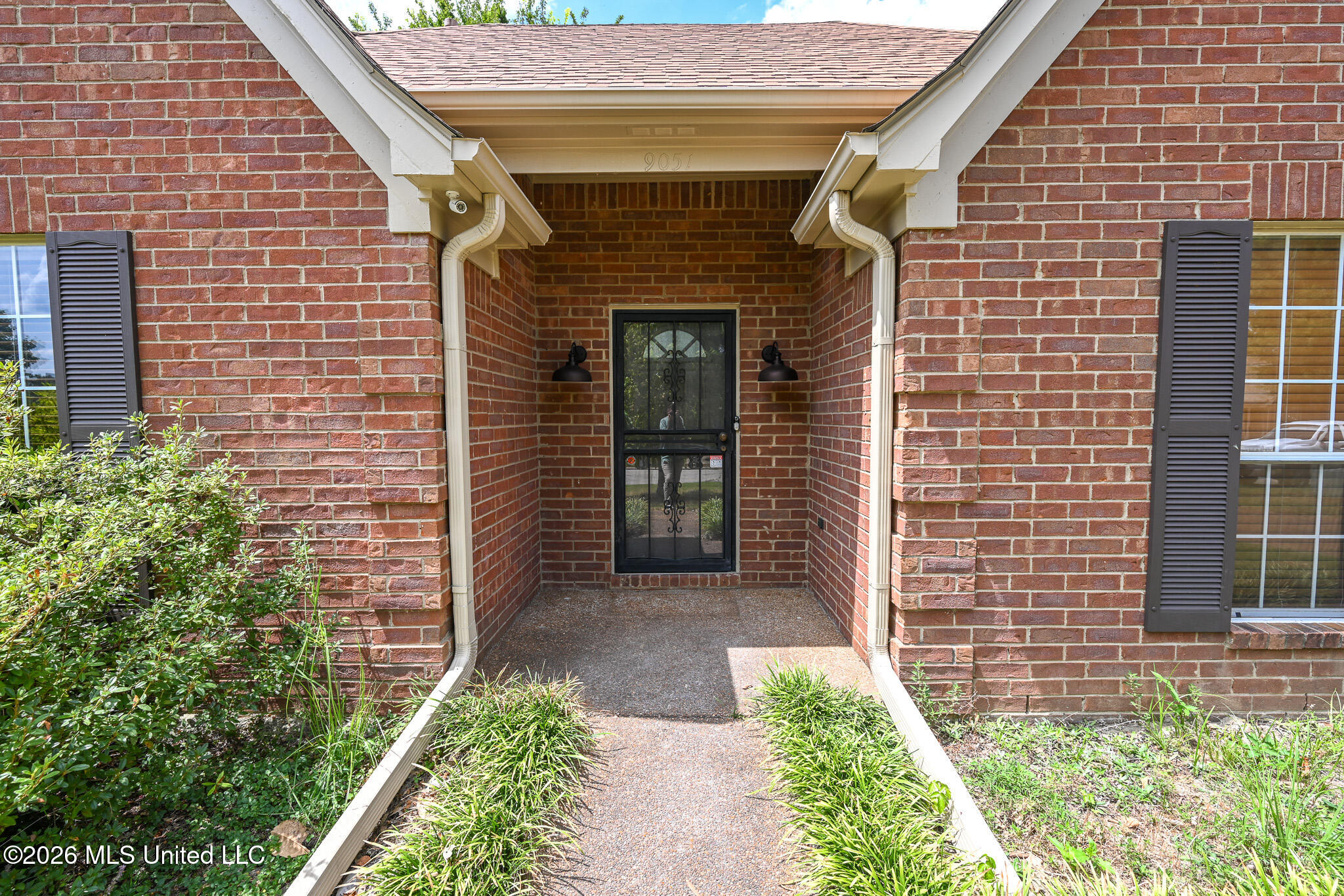 9051 Champlain Drive Property Photo 6