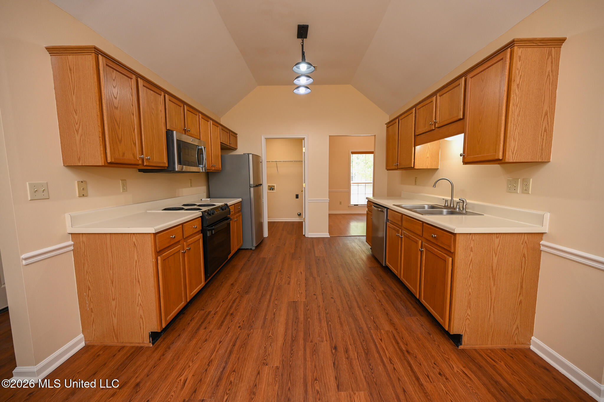9051 Champlain Drive Property Photo 9