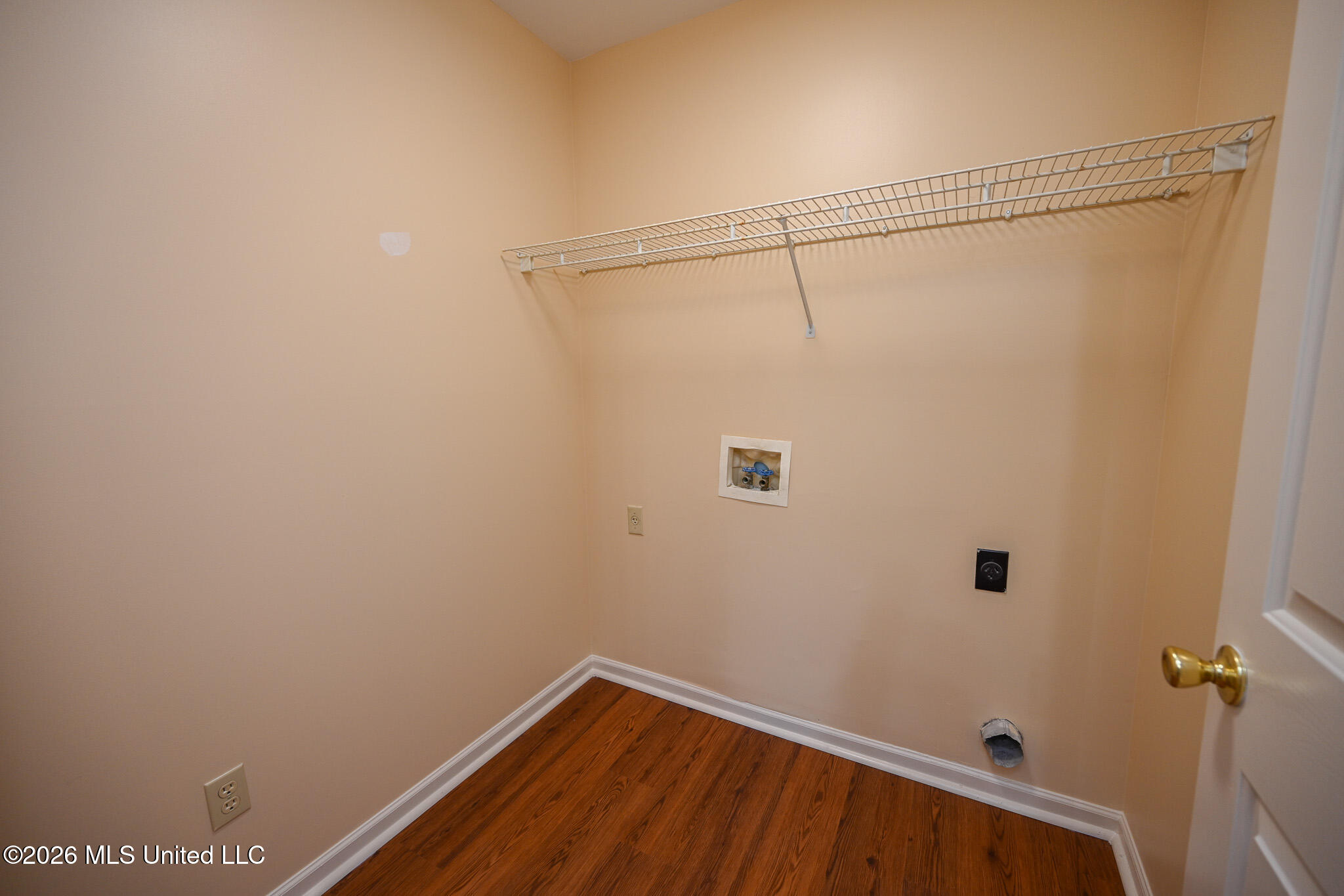 9051 Champlain Drive Property Photo 19
